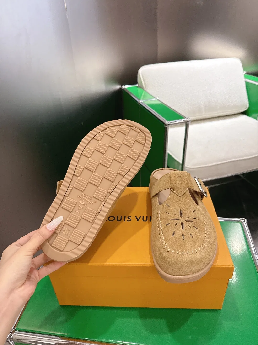 LV 27FW BXZUBKP 010 슬리퍼 18