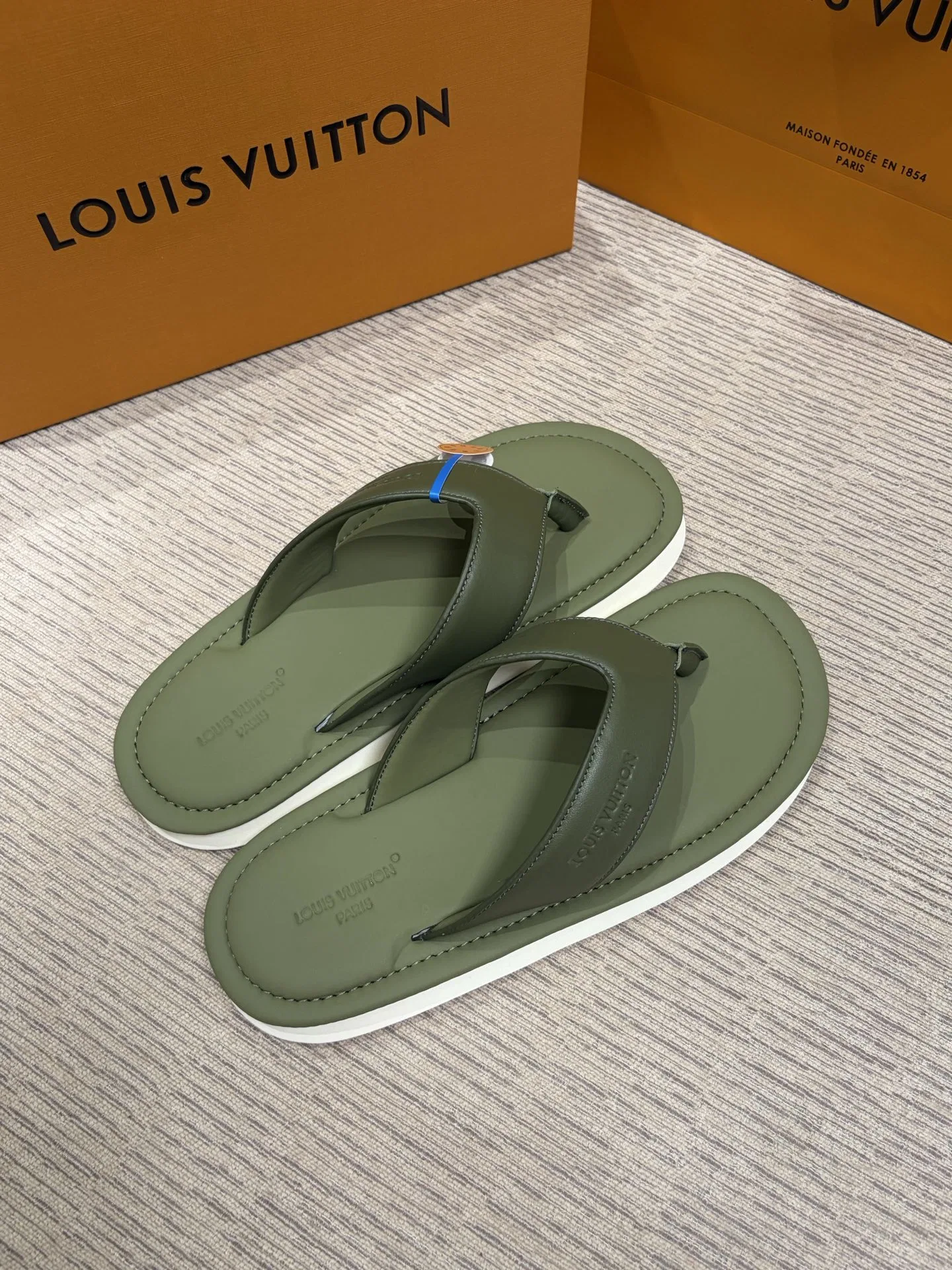 LV 27FW BXZUBKP 011 쪼리 15