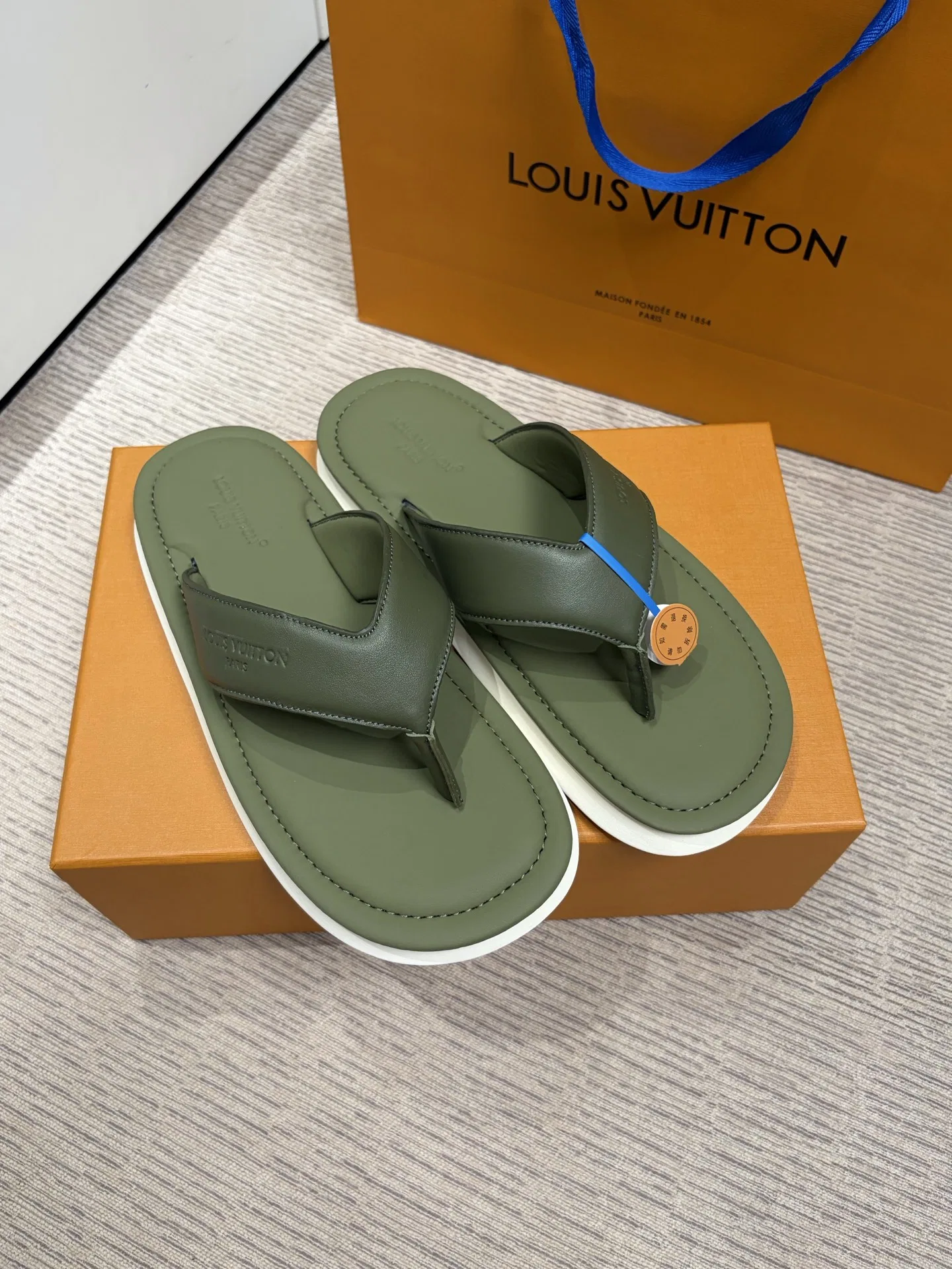 LV 27FW BXZUBKP 011 쪼리 16