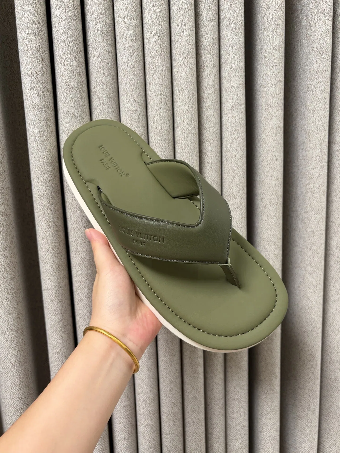 LV 27FW BXZUBKP 011 쪼리 17
