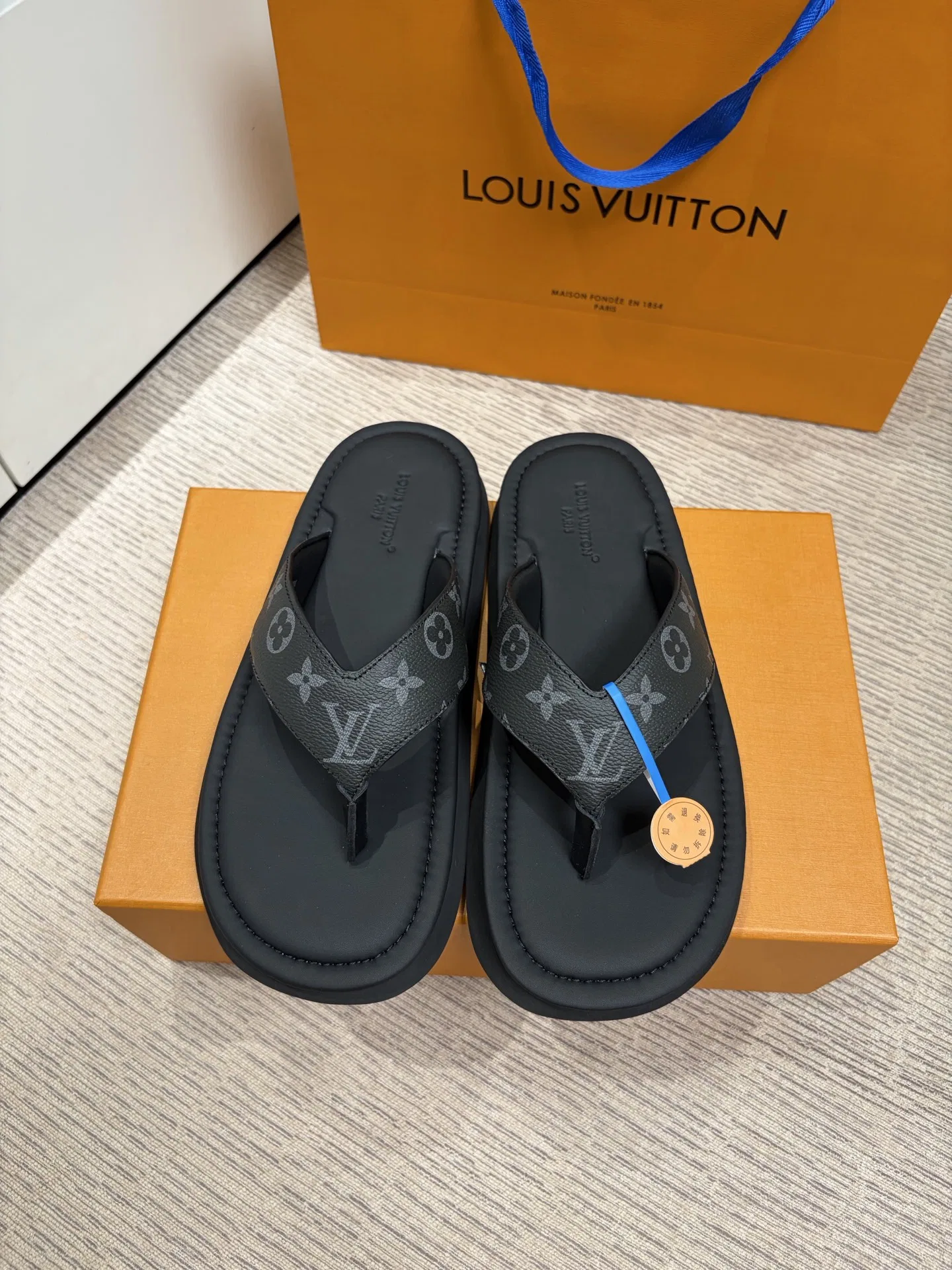 LV 27FW BXZUBKP 011 쪼리 19
