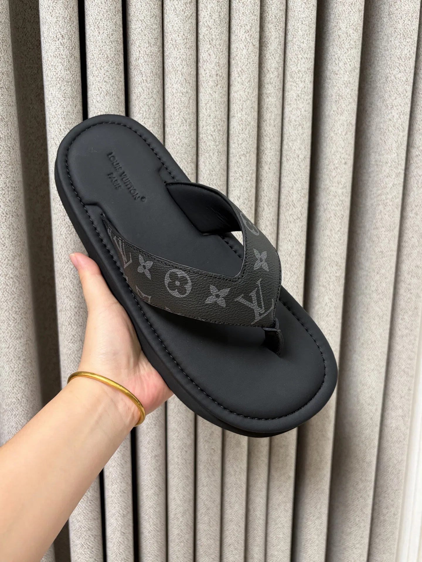 LV 27FW BXZUBKP 011 쪼리 22