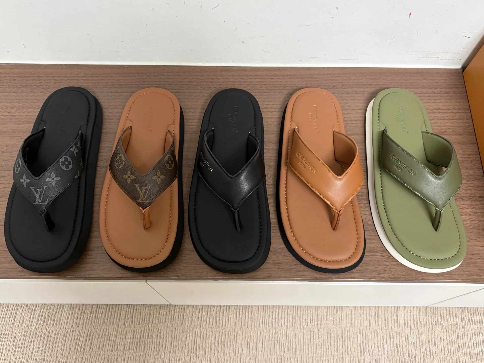 LV 27FW BXZUBKP 011 쪼리 23