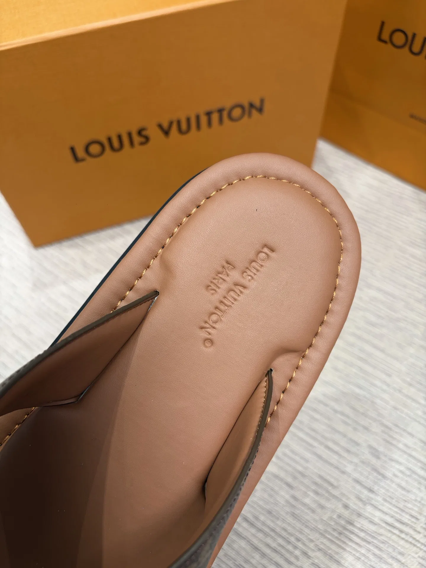 LV 27FW BXZUBKP 011 쪼리 27
