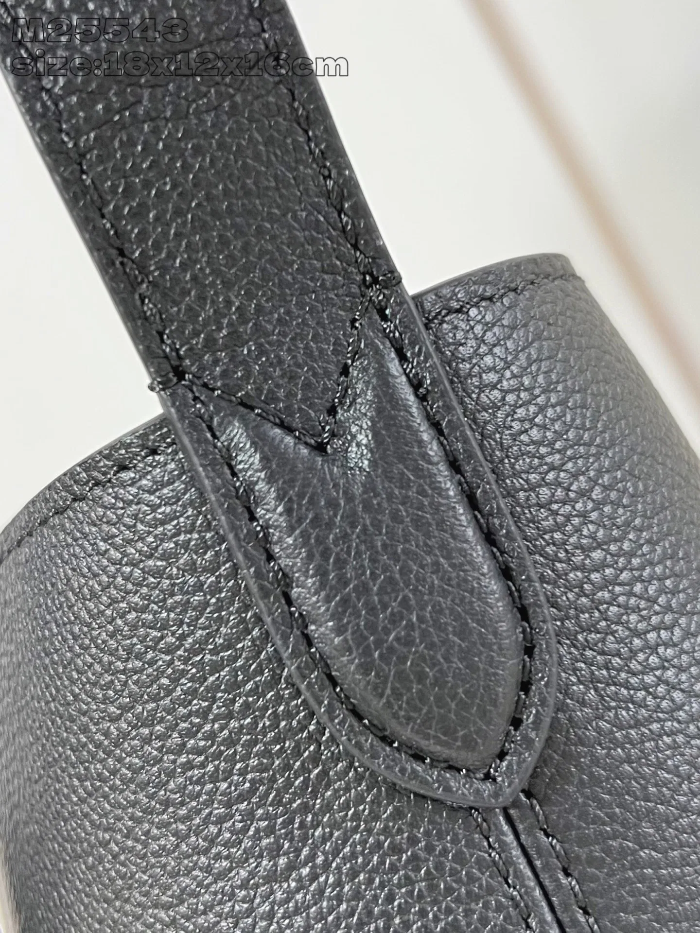 LV 27FW EJMGZXH 001 버킷백 8