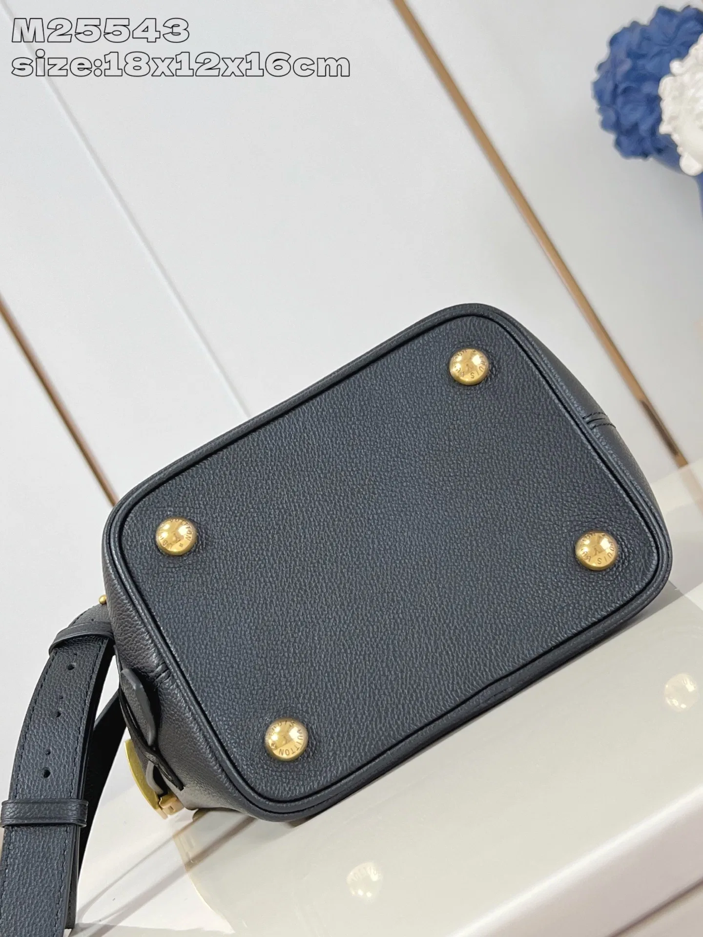 LV 27FW EJMGZXH 001 버킷백 9