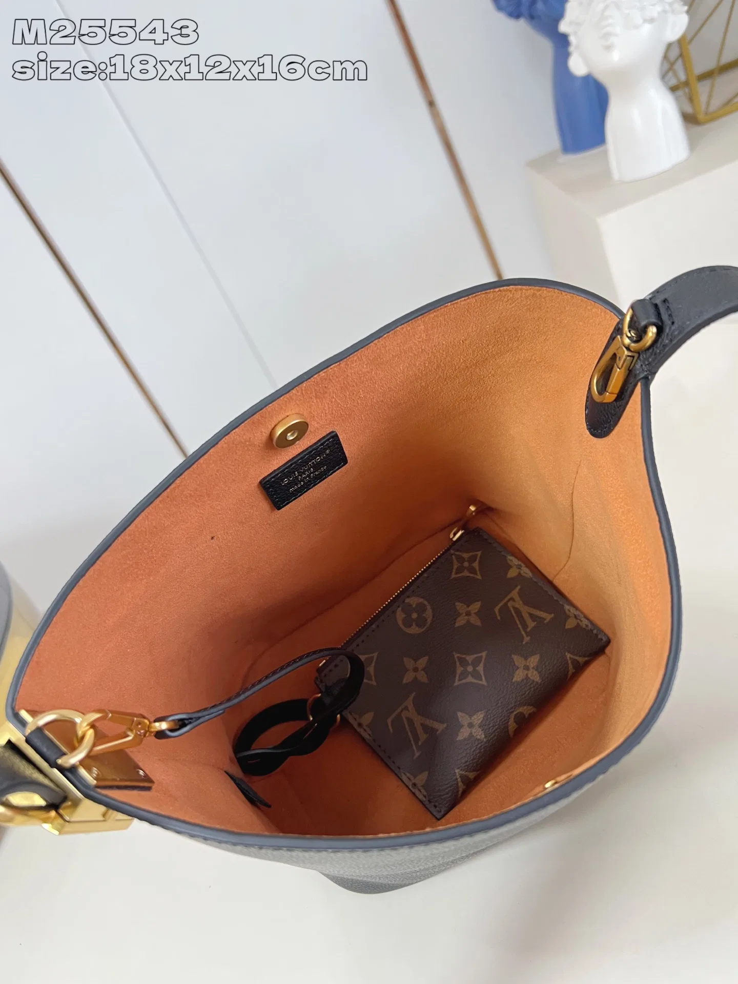 LV 27FW EJMGZXH 001 버킷백 11