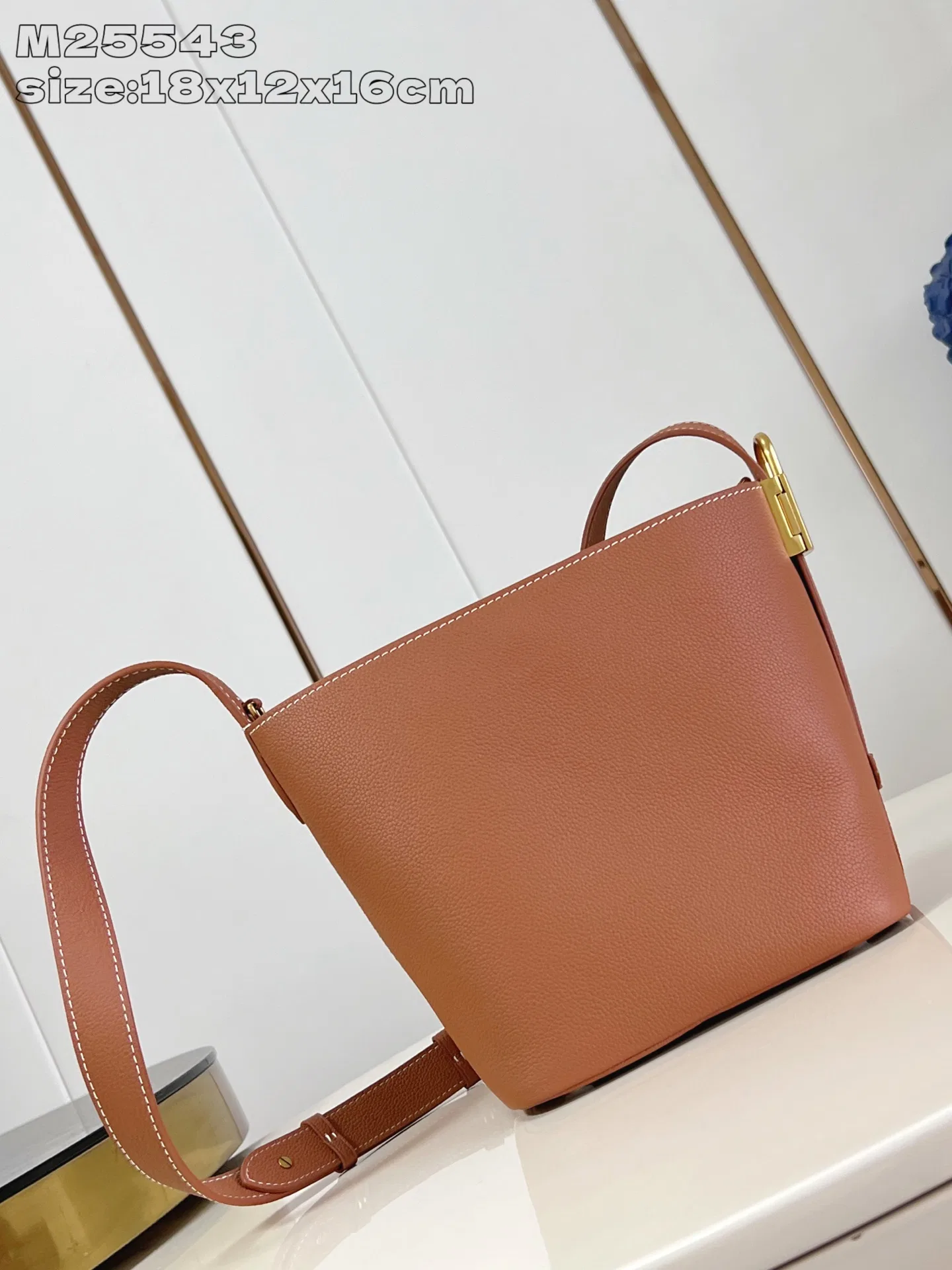 LV 27FW EJMGZXH 001 버킷백 23
