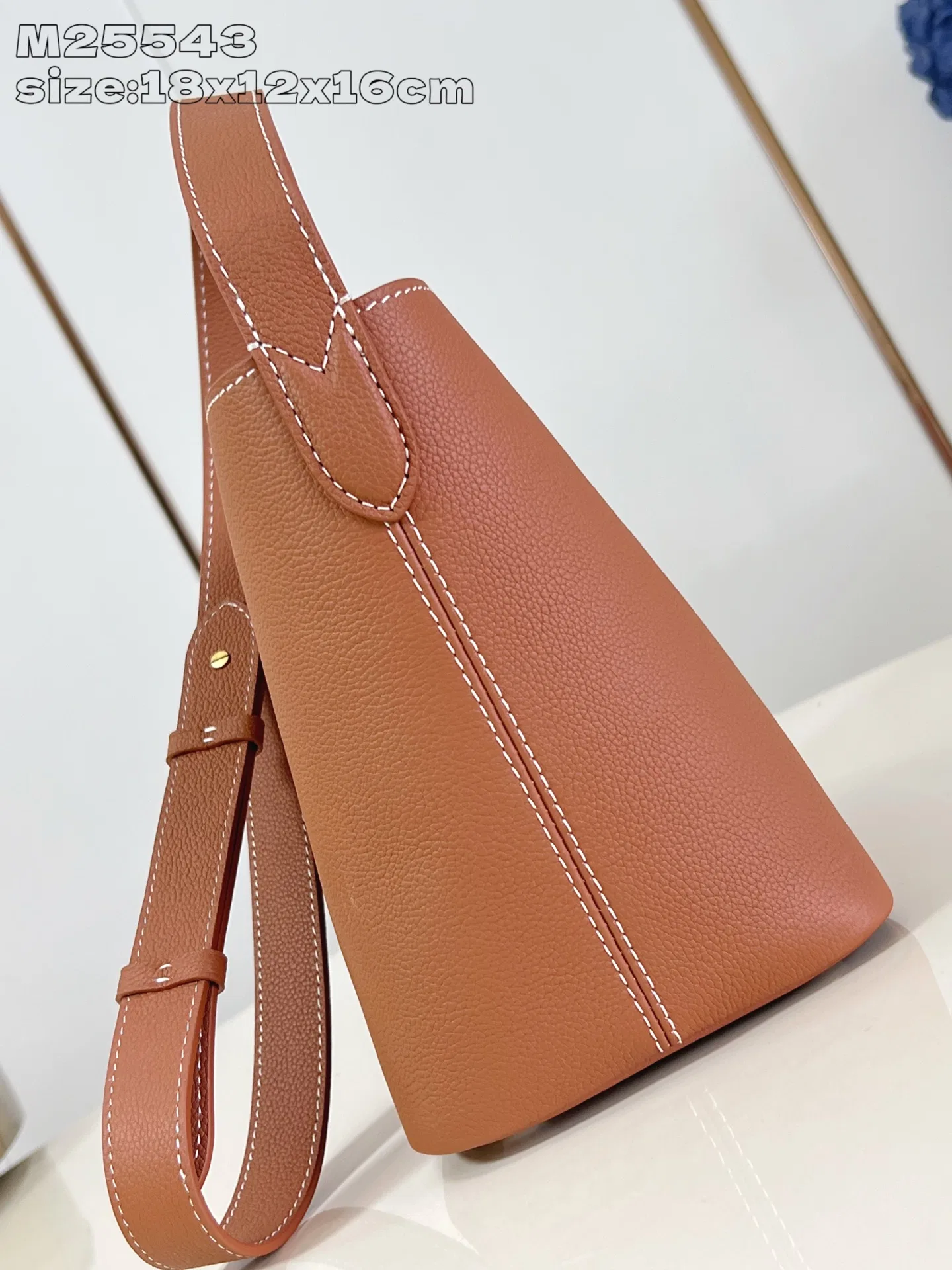 LV 27FW EJMGZXH 001 버킷백 24
