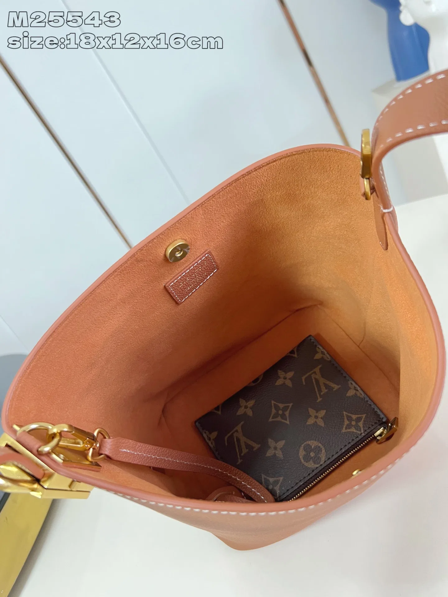 LV 27FW EJMGZXH 001 버킷백 28