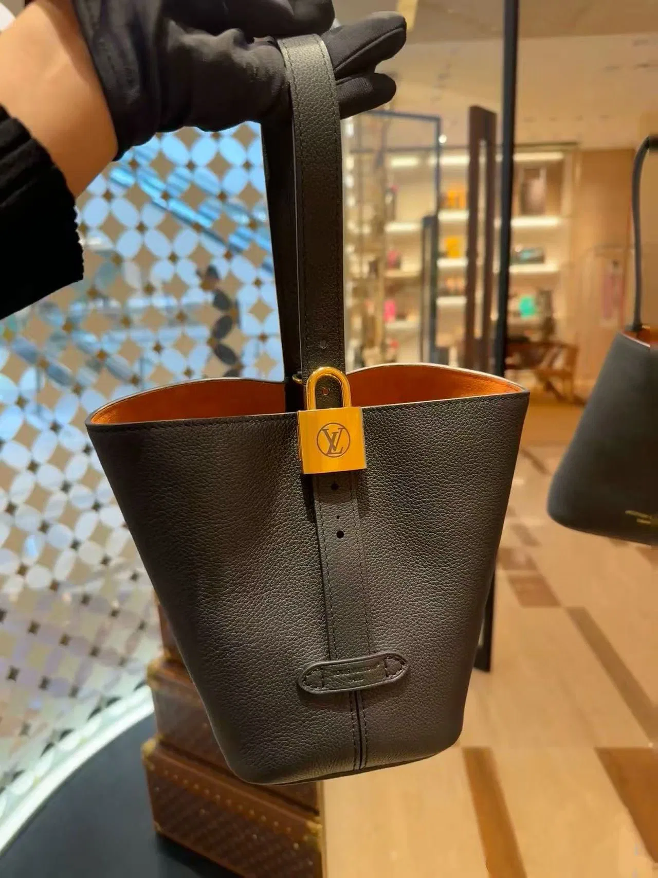 LV 27FW EJMGZXH 001 버킷백 38