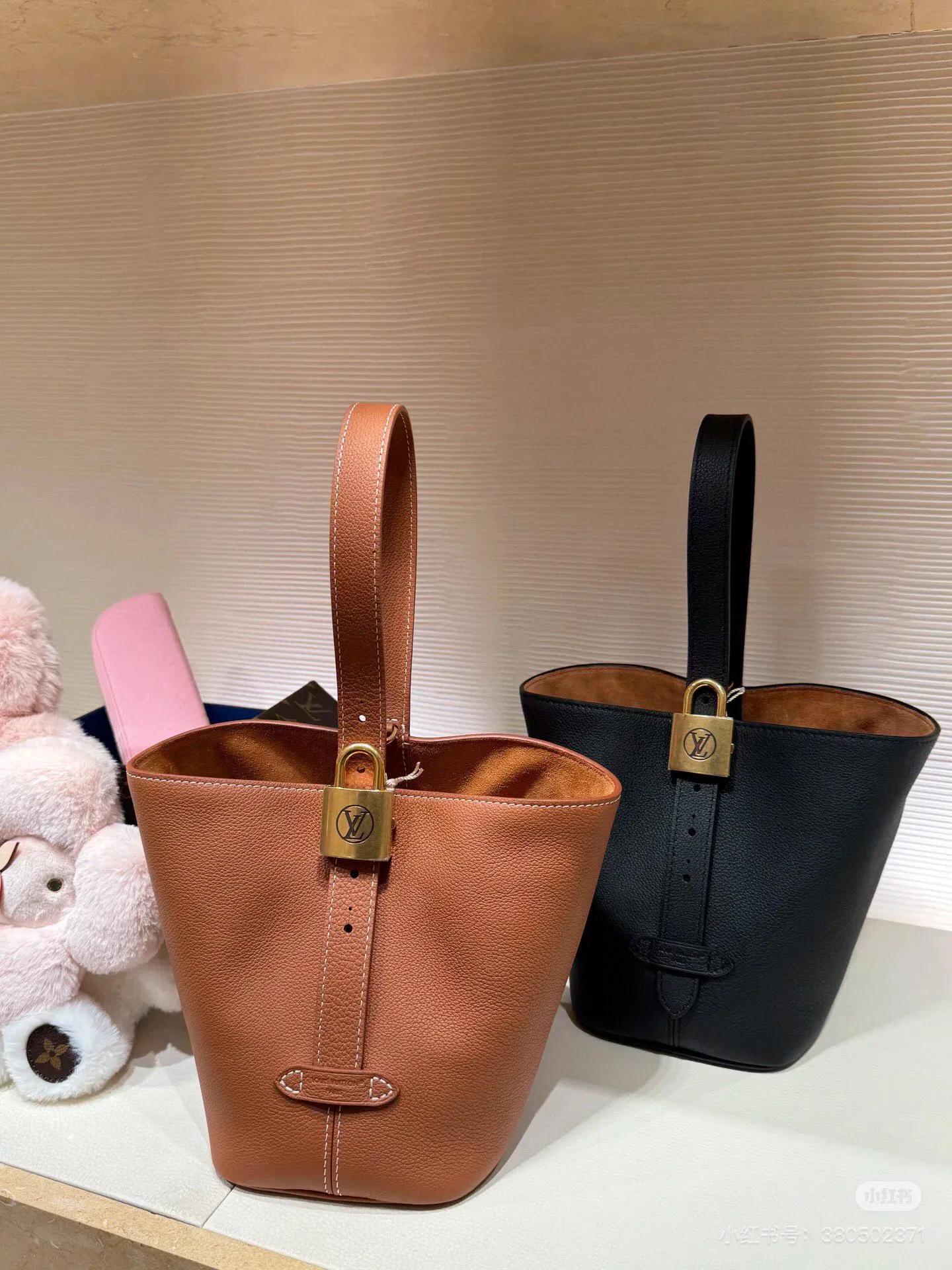 LV 27FW EJMGZXH 001 버킷백 40