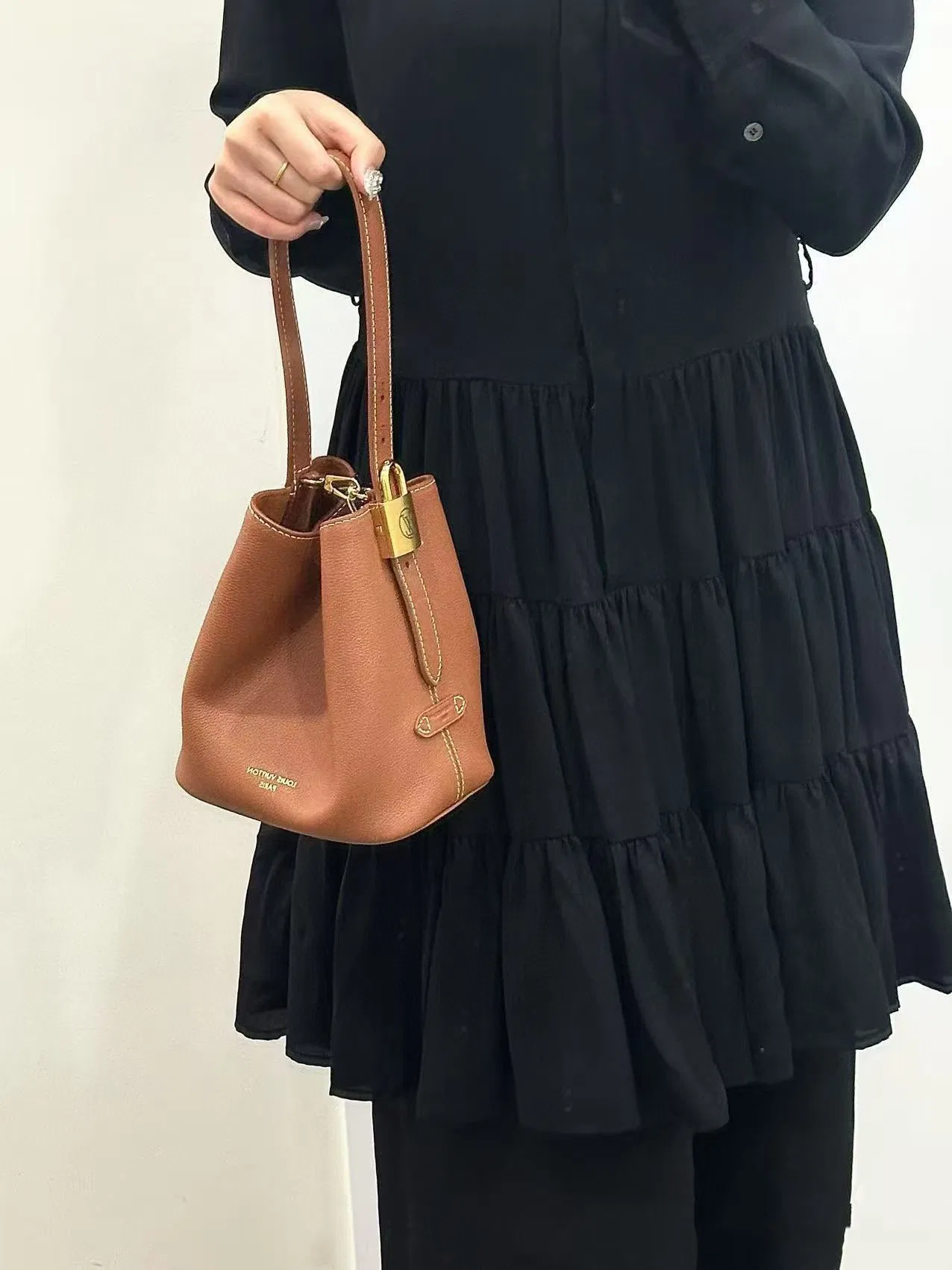 LV 27FW EJMGZXH 001 버킷백 42