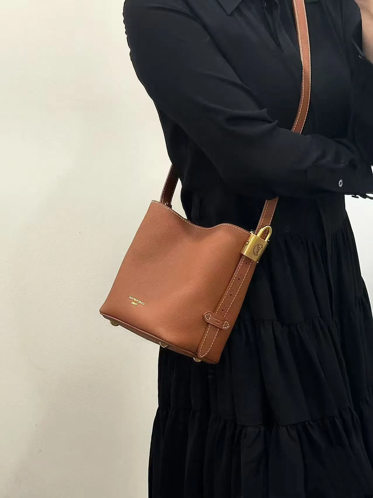LV 27FW EJMGZXH 001 버킷백 43