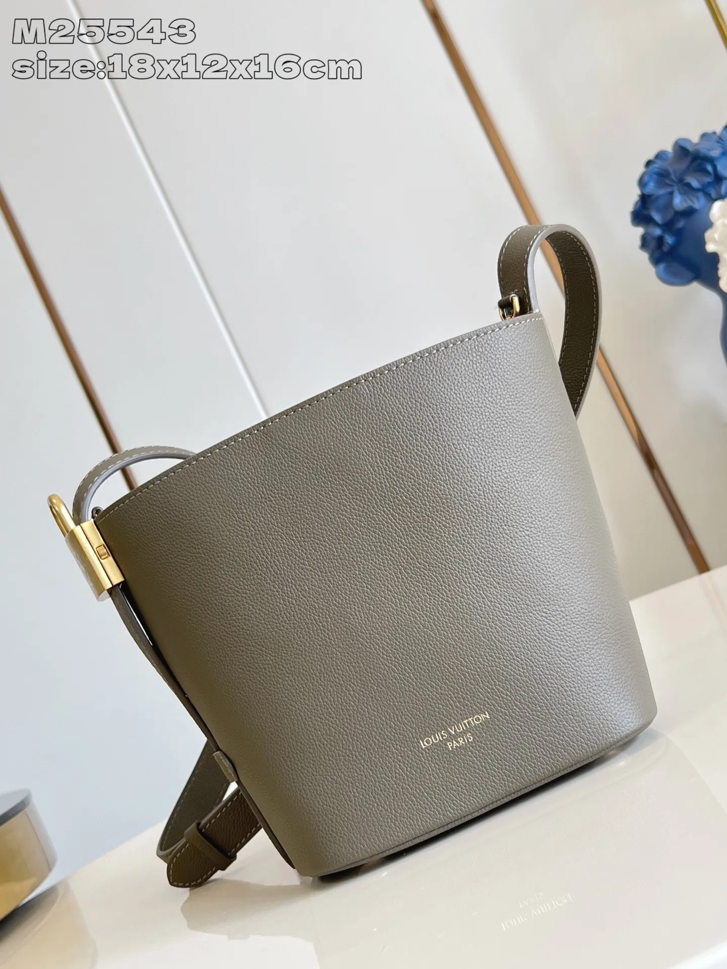 LV 27FW EJMGZXH 001 버킷백 44