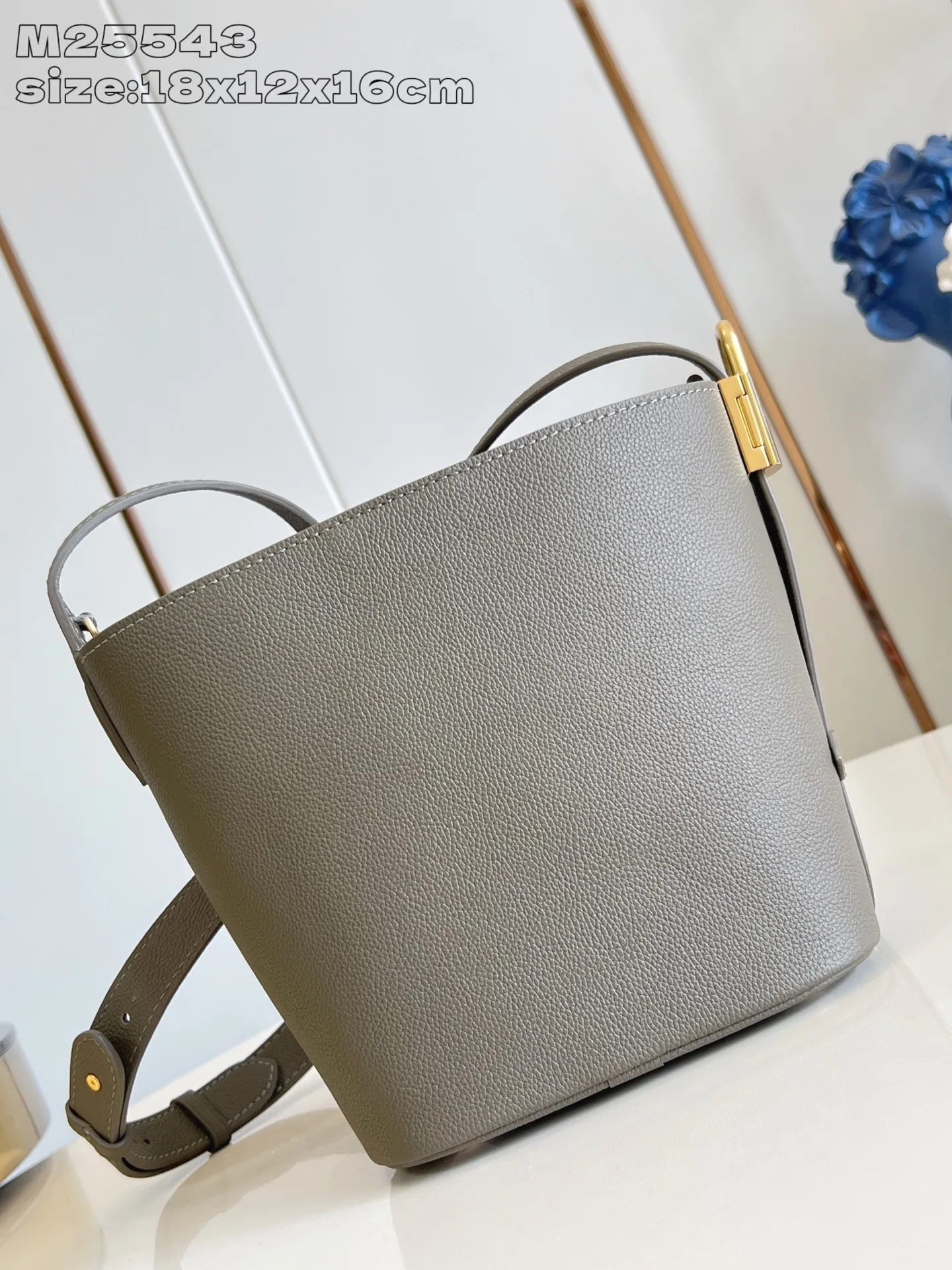 LV 27FW EJMGZXH 001 버킷백 49
