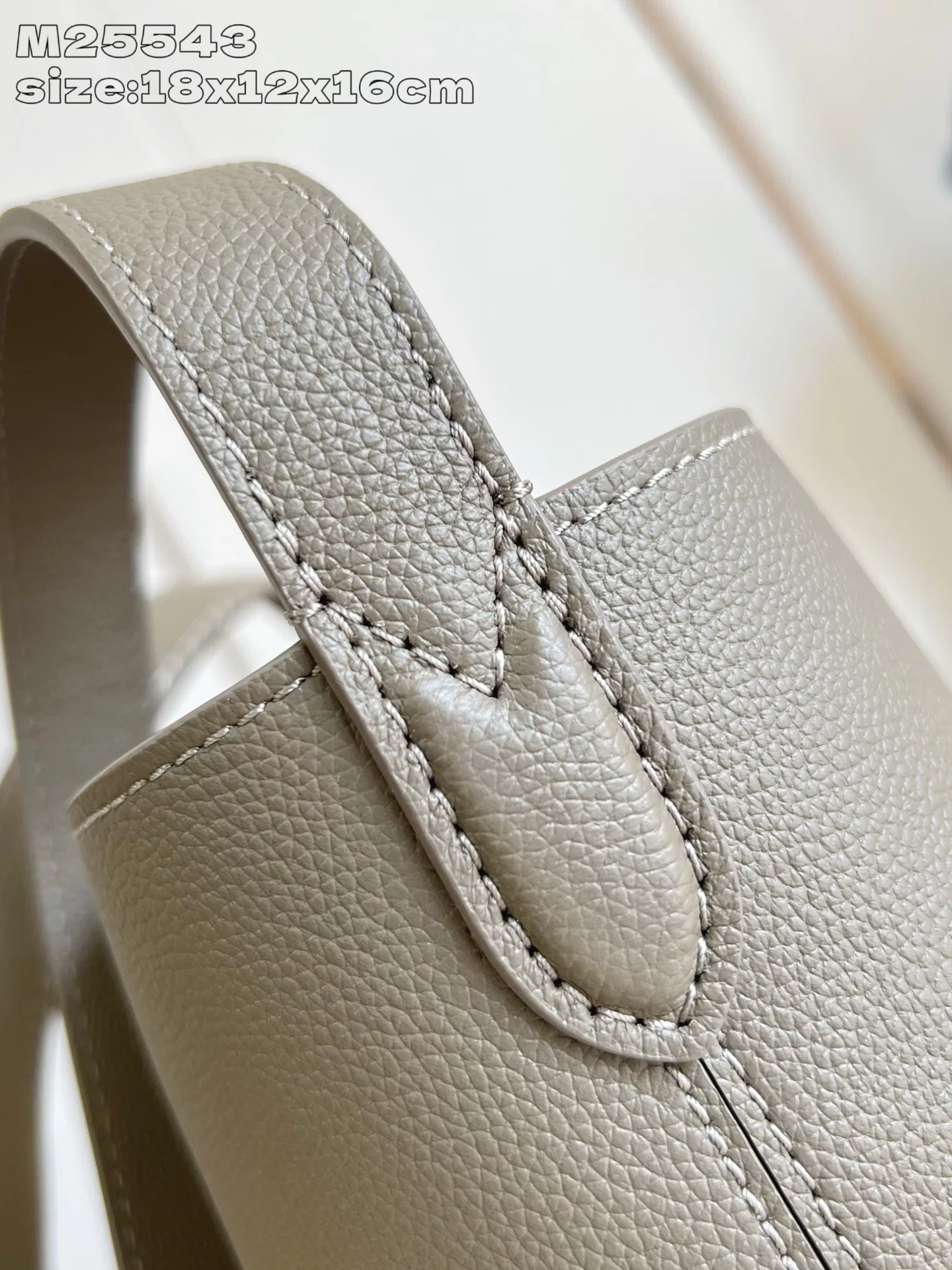 LV 27FW EJMGZXH 001 버킷백 51