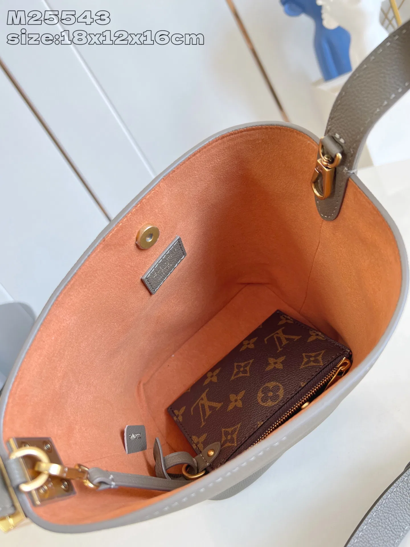 LV 27FW EJMGZXH 001 버킷백 54