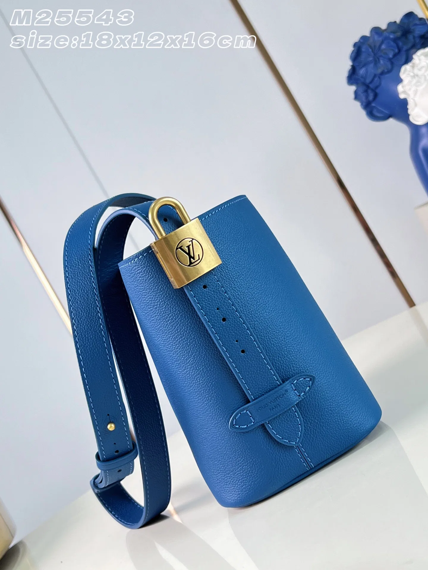 LV 27FW EJMGZXH 001 버킷백 65