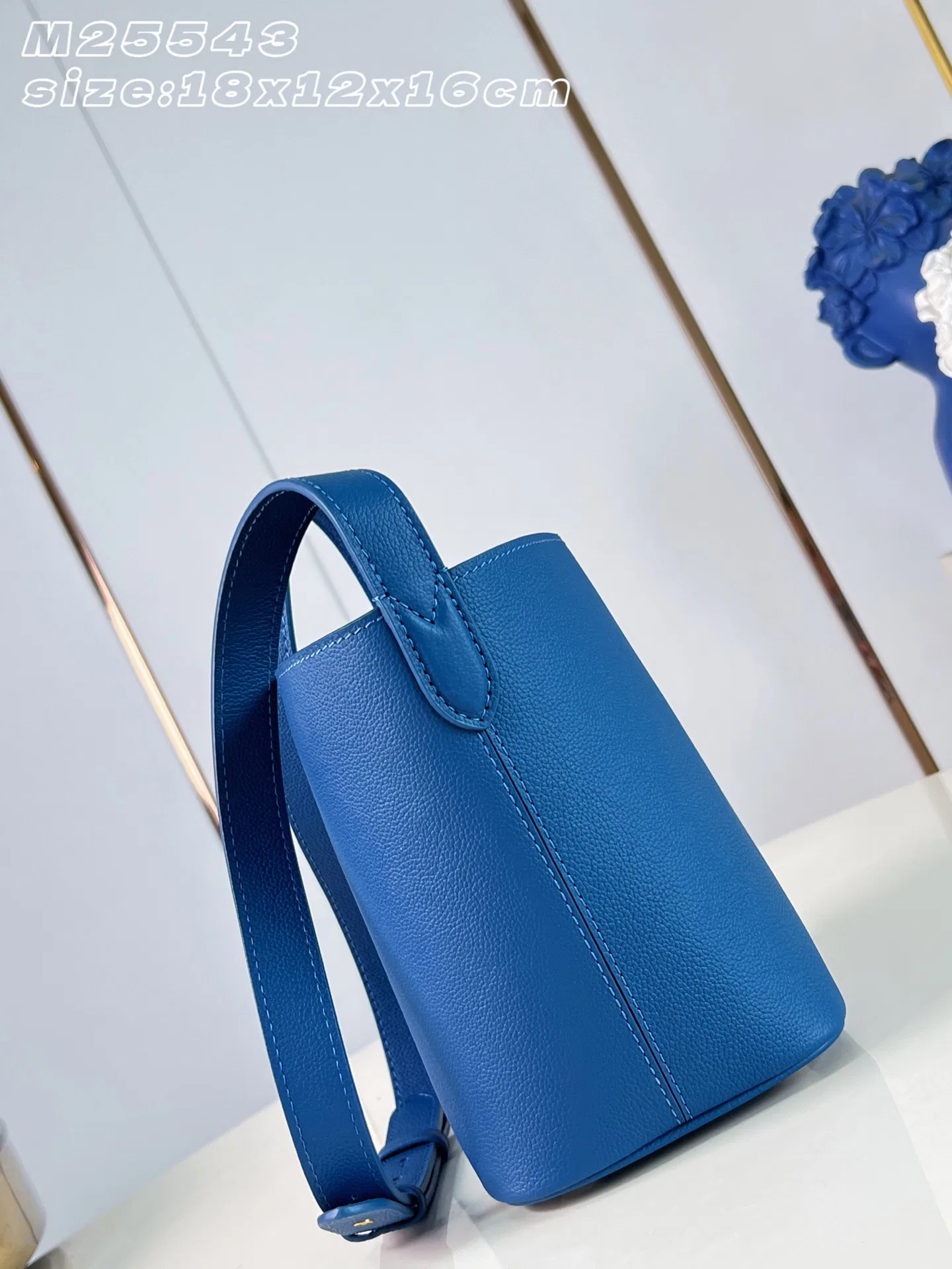 LV 27FW EJMGZXH 001 버킷백 69
