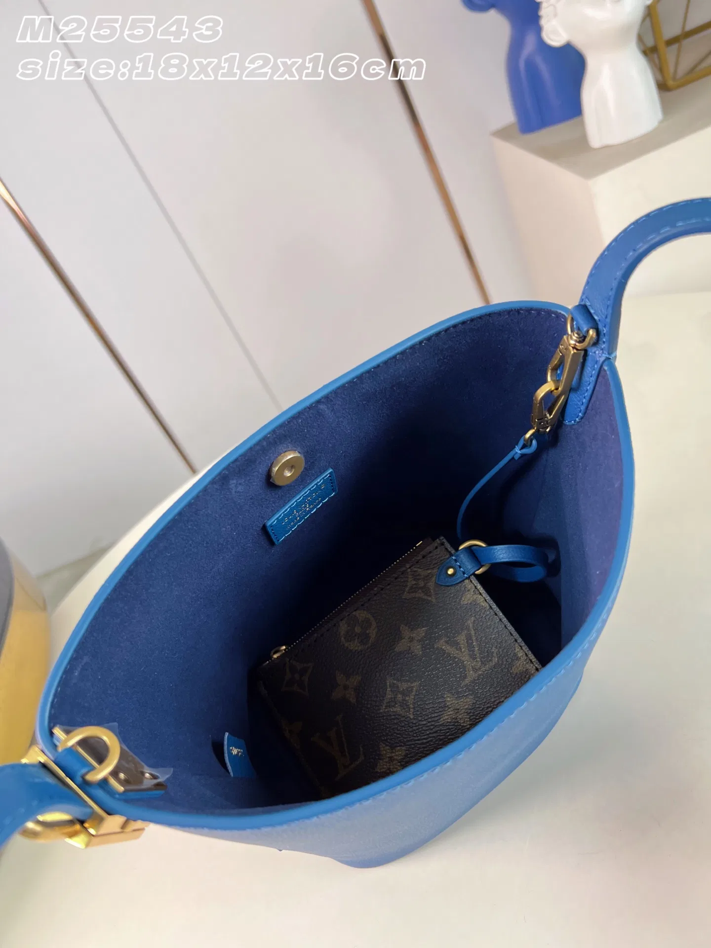 LV 27FW EJMGZXH 001 버킷백 72