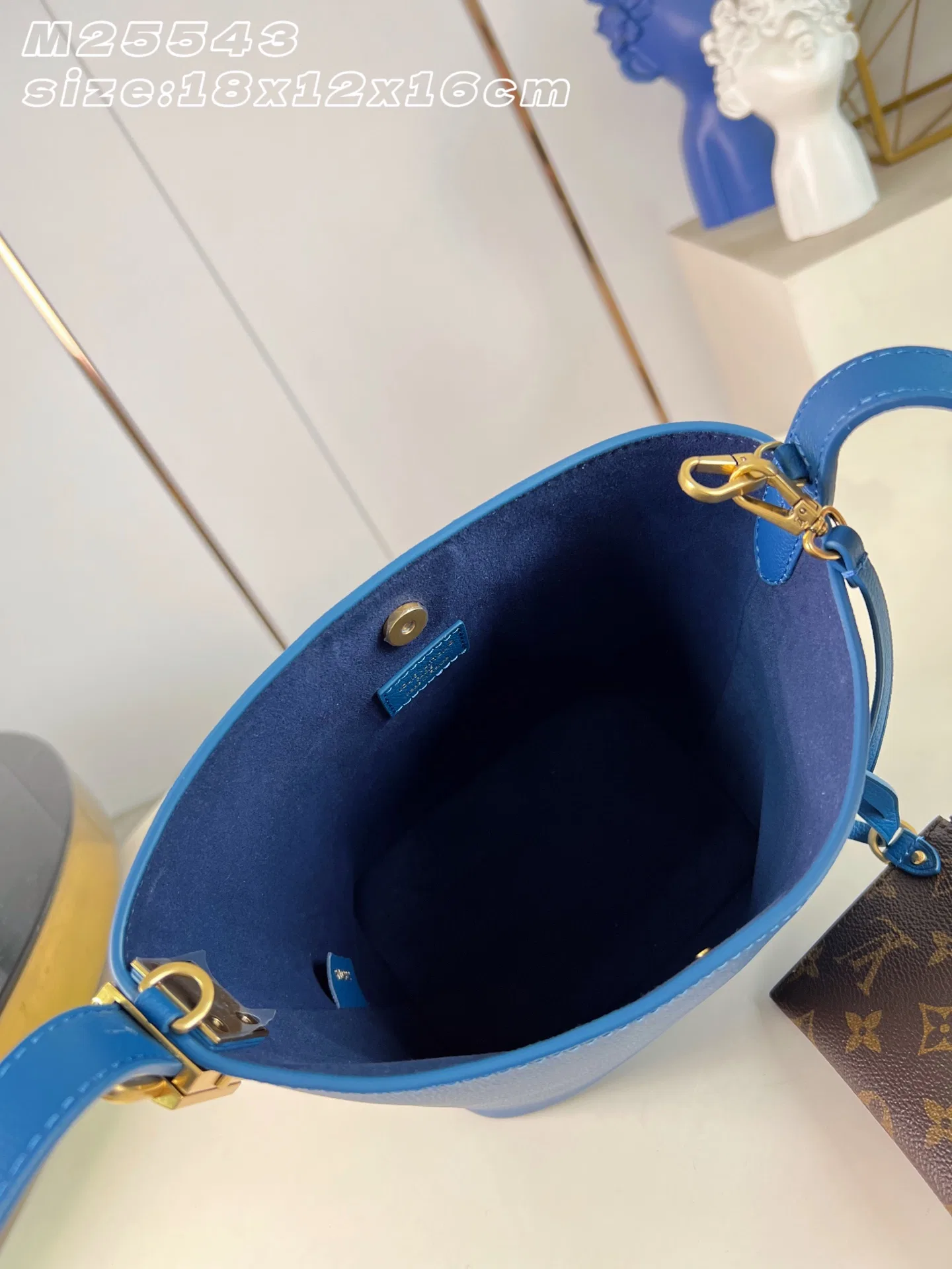 LV 27FW EJMGZXH 001 버킷백 73