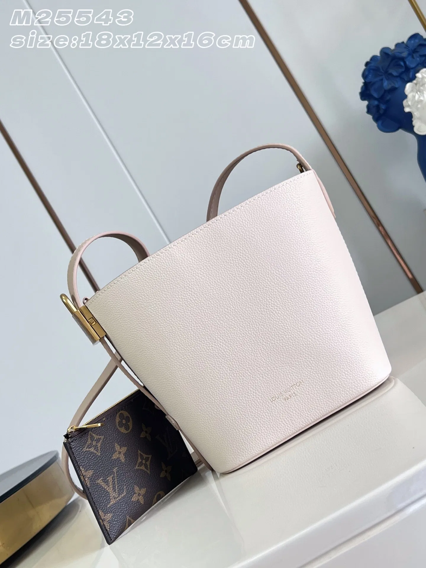LV 27FW EJMGZXH 001 버킷백 79