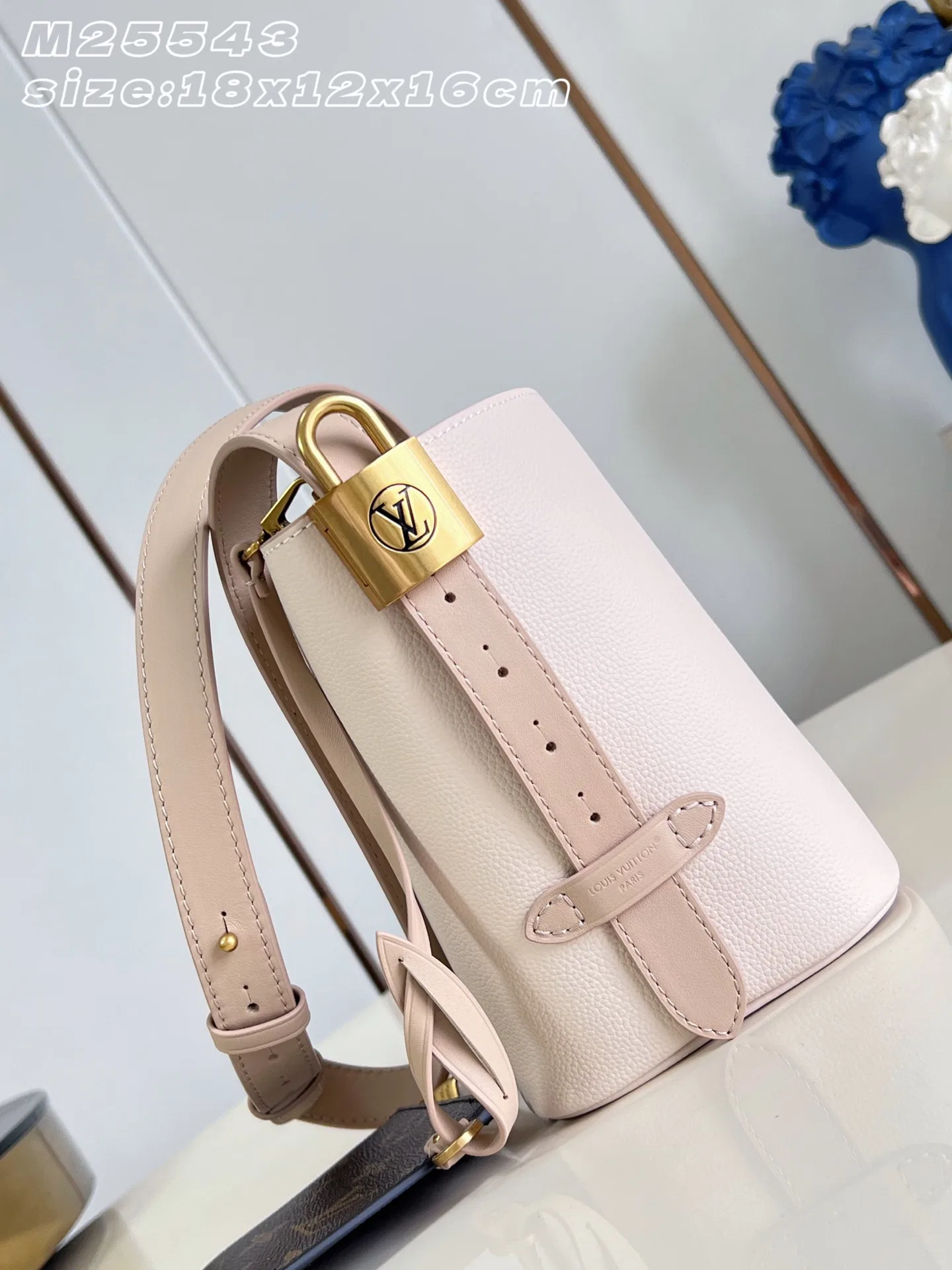 LV 27FW EJMGZXH 001 버킷백 81
