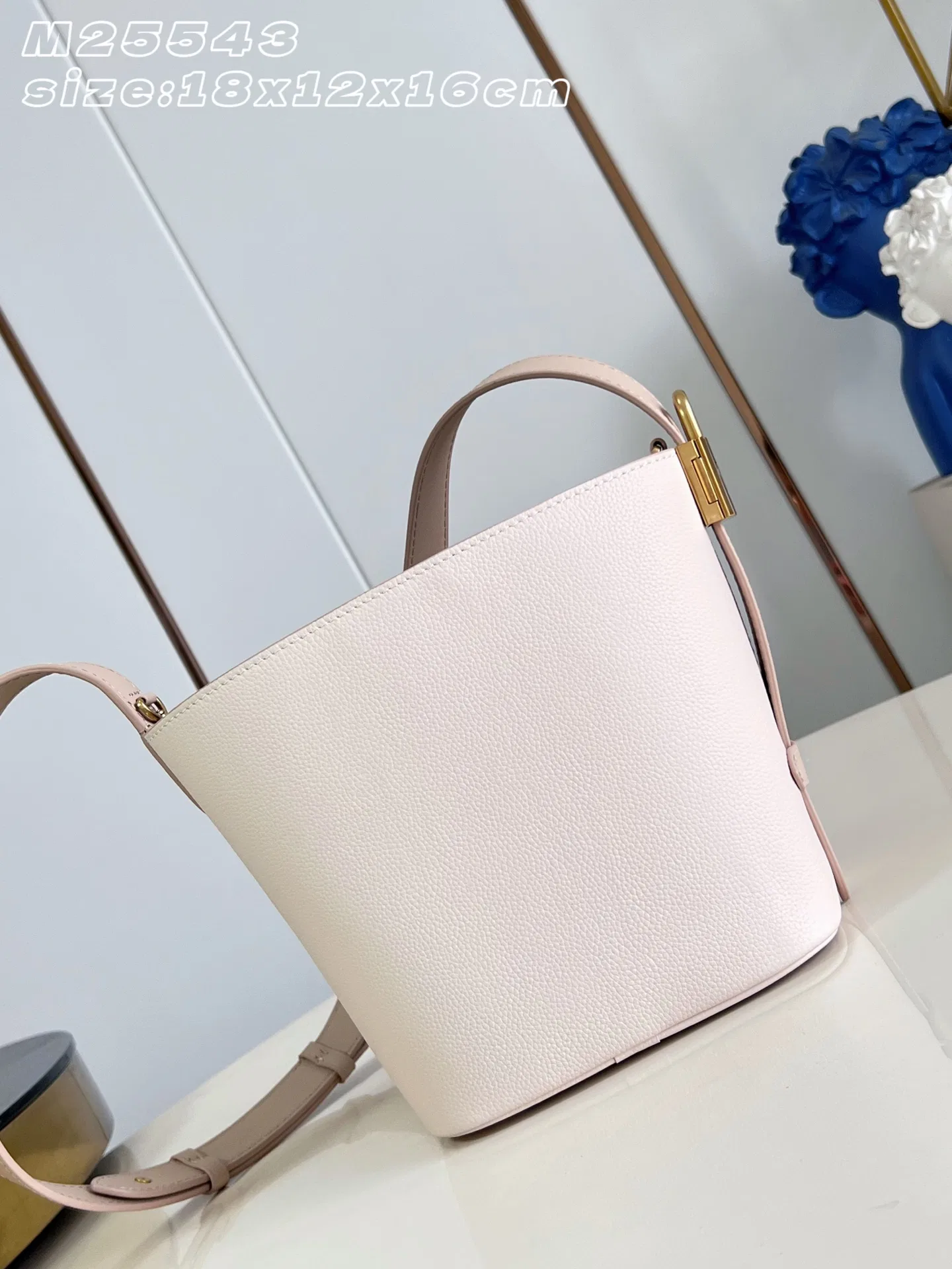 LV 27FW EJMGZXH 001 버킷백 84