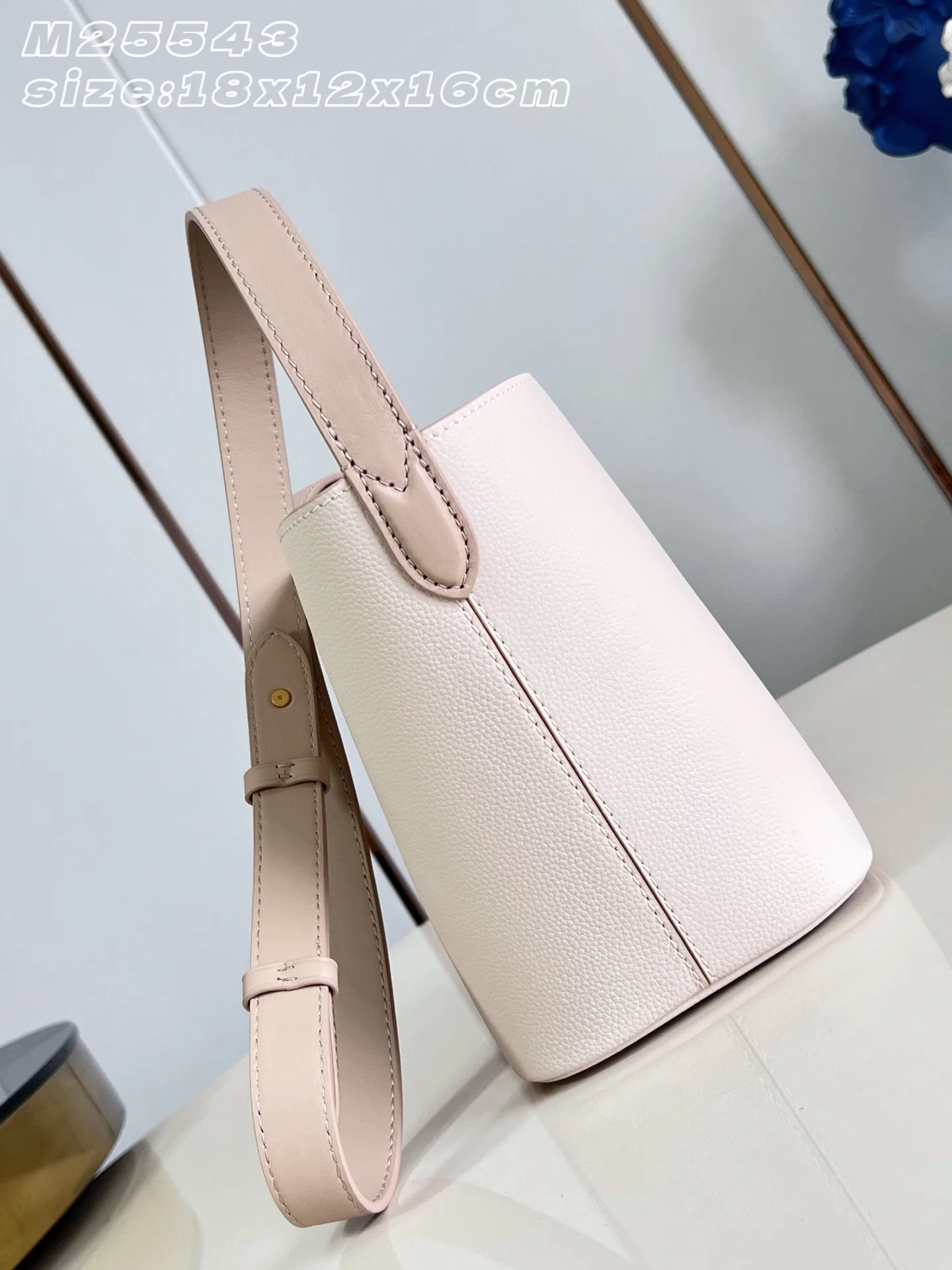 LV 27FW EJMGZXH 001 버킷백 85