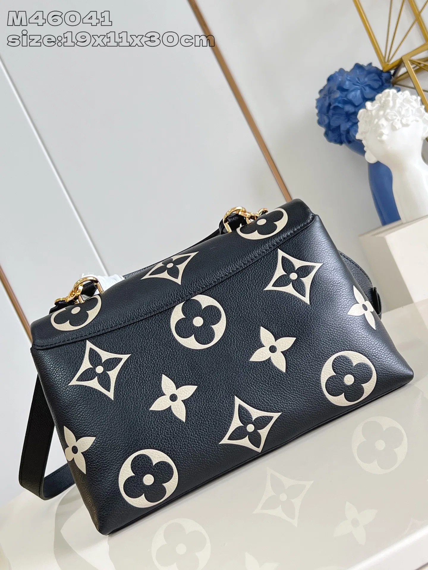 LV 27FW EJMGZXH 002 숄더백 56