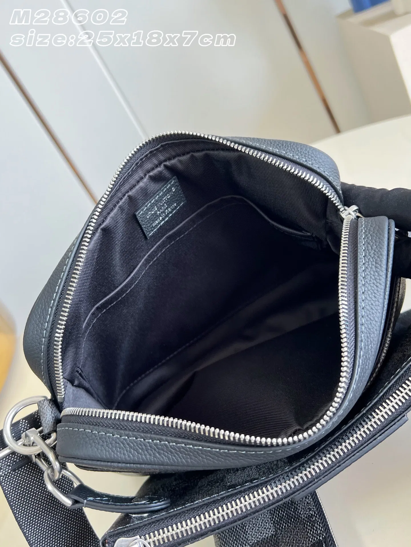 LV 27FW EJMGZXH 006 크로스백 8