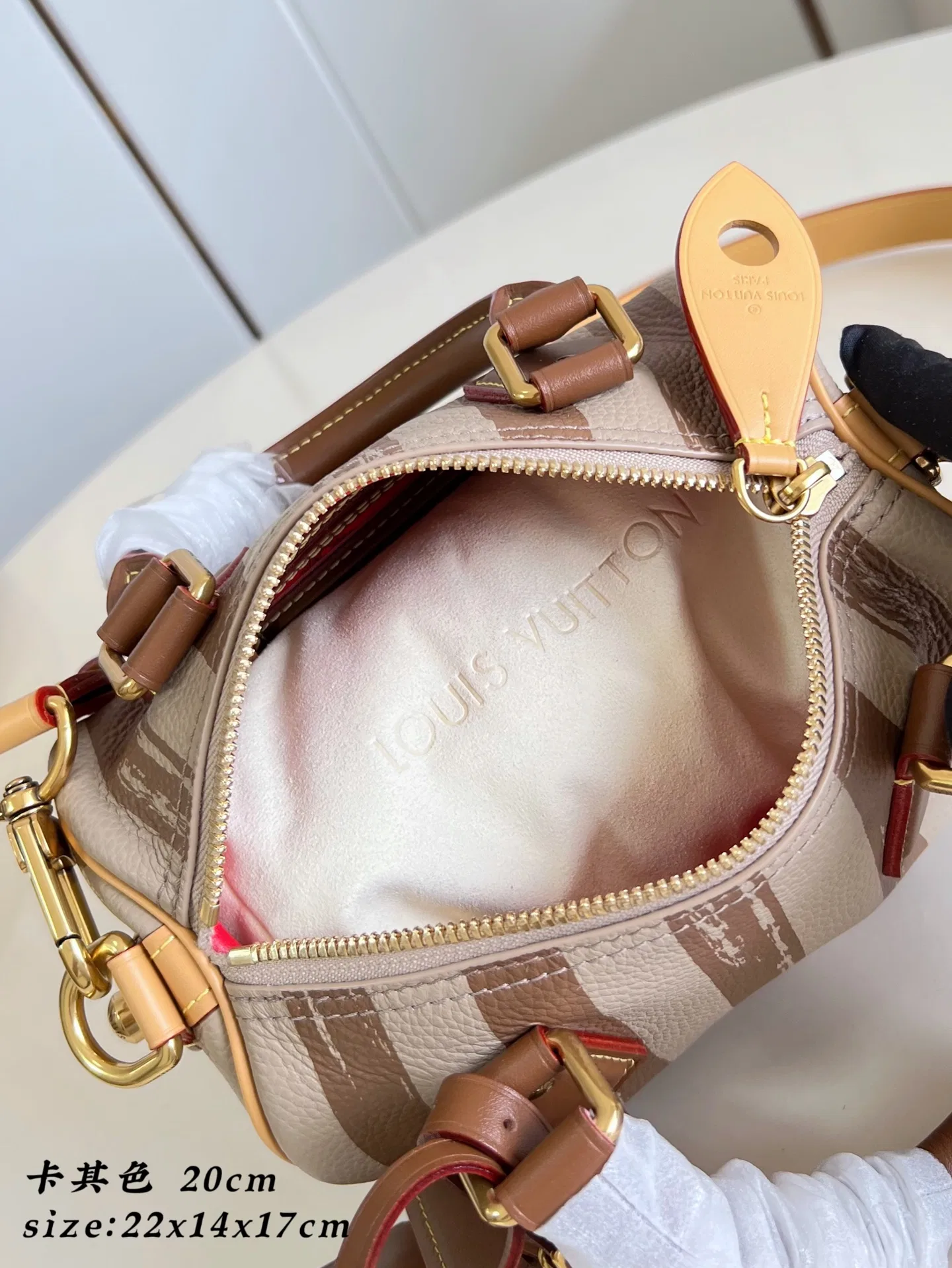 LV 27FW EJMGZXH 010 토트백 13