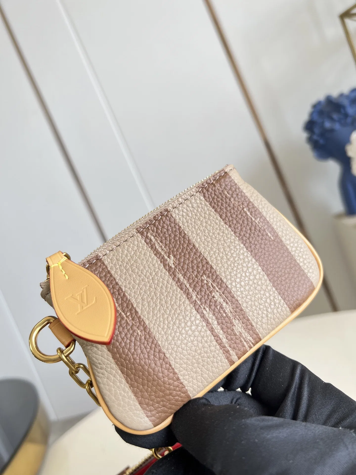 LV 27FW EJMGZXH 010 토트백 19