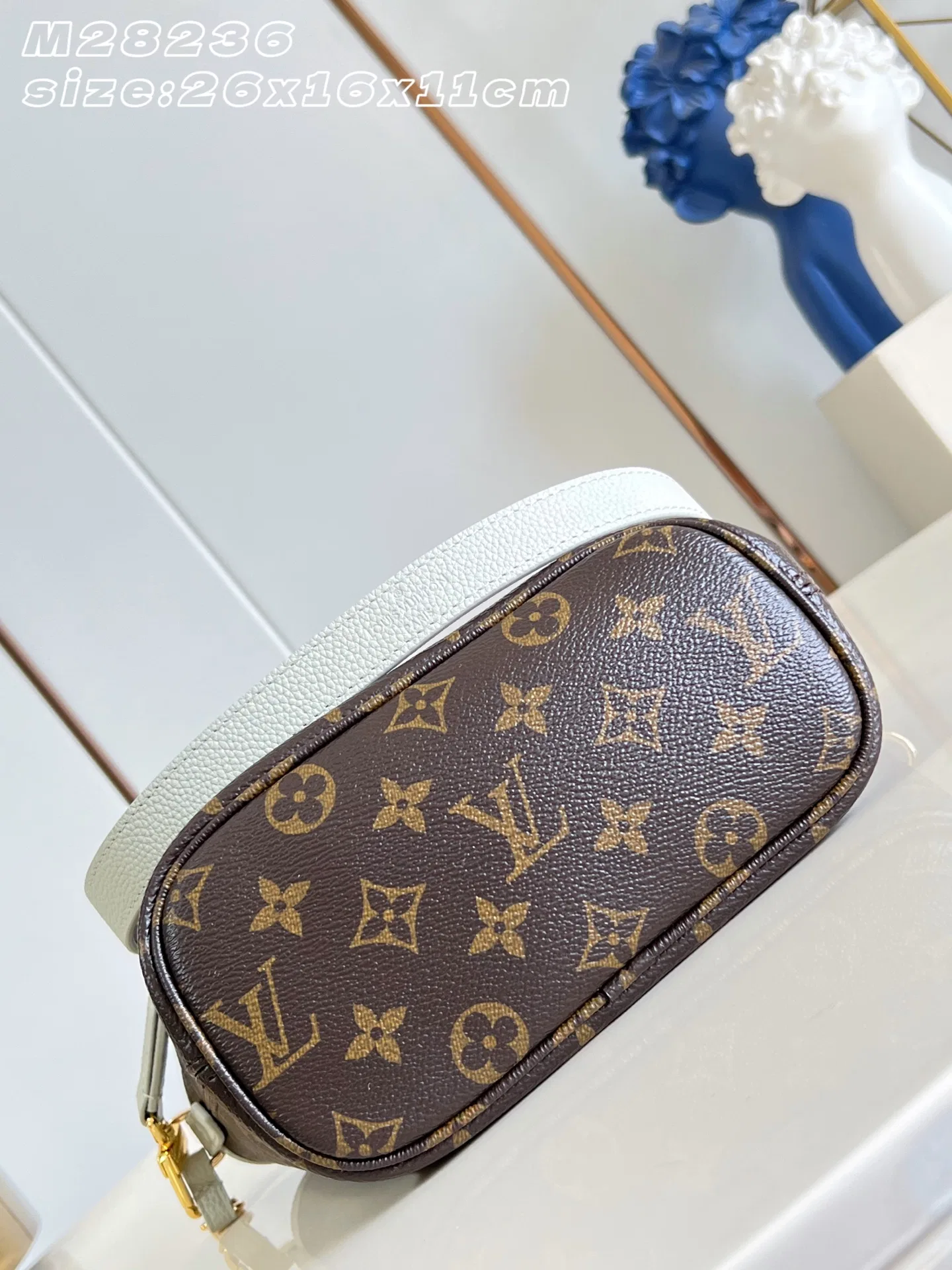 LV 27FW EJMGZXH 011 숄더백 20