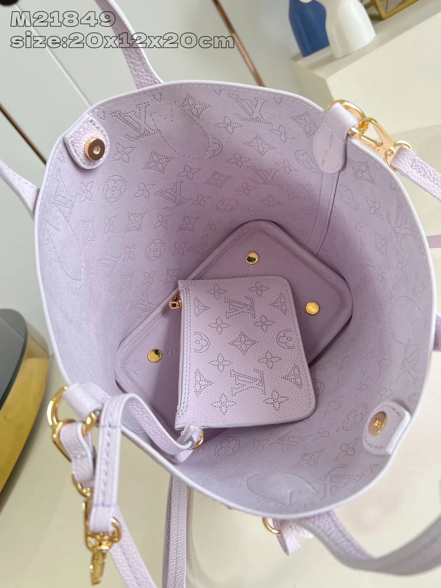 LV 27FW EJMGZXH 040 토트백 17