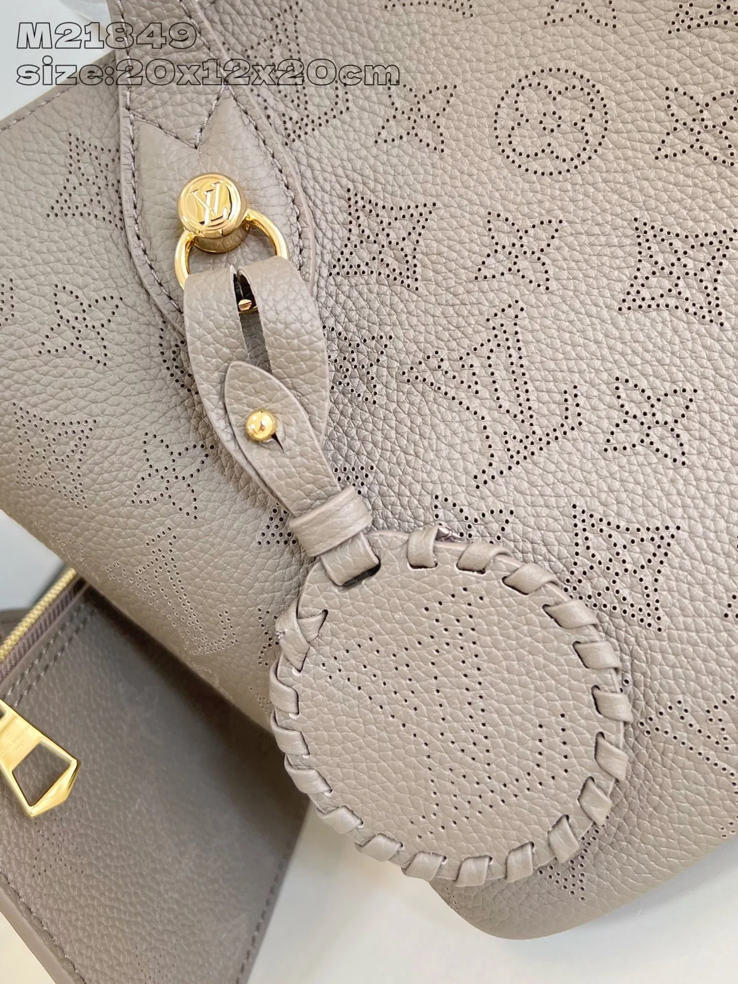 LV 27FW EJMGZXH 040 토트백 32