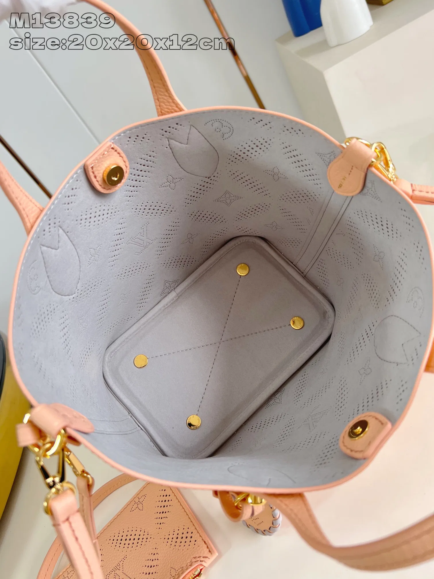 LV 27FW EJMGZXH 040 토트백 46