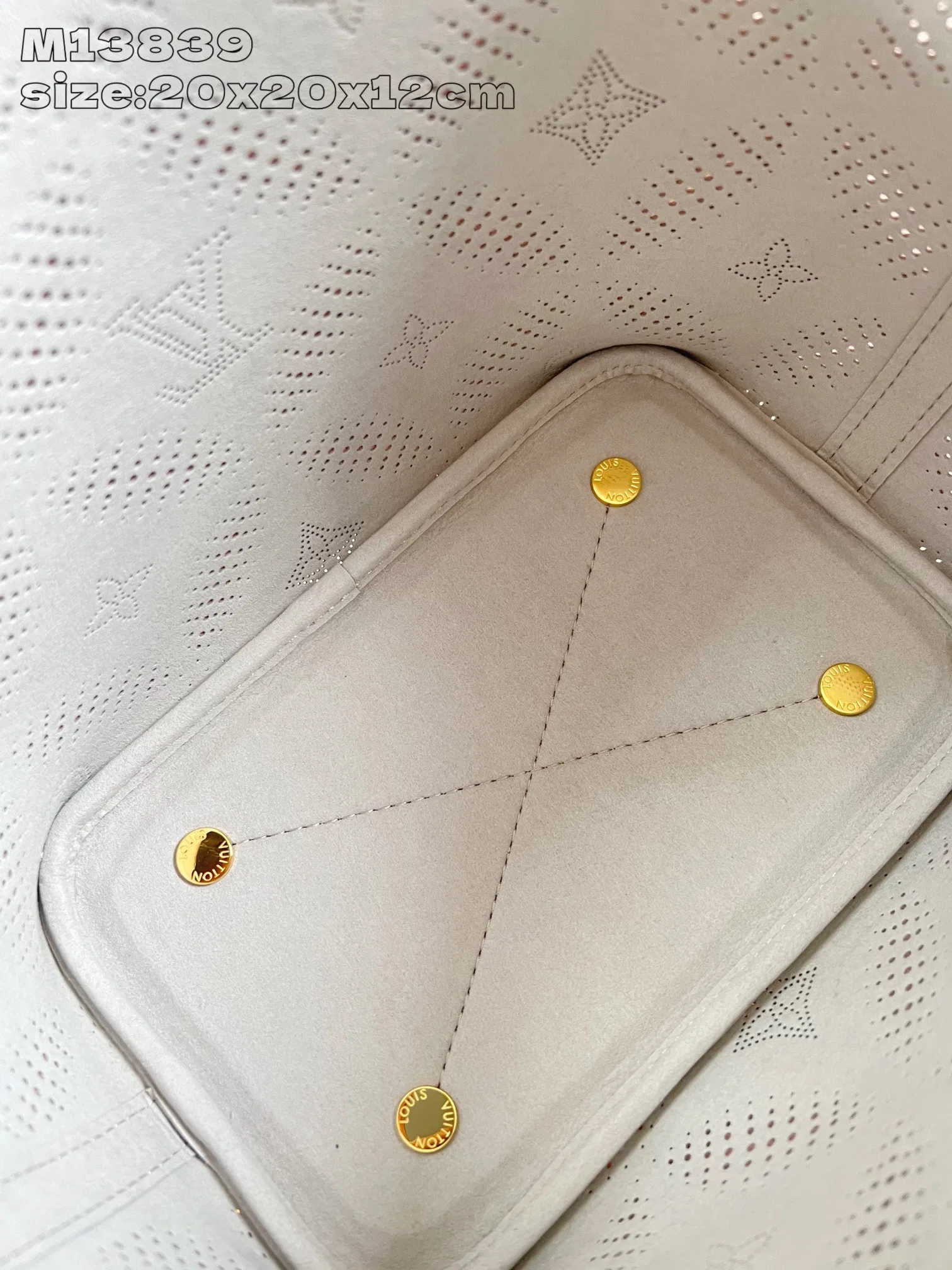 LV 27FW EJMGZXH 040 토트백 47