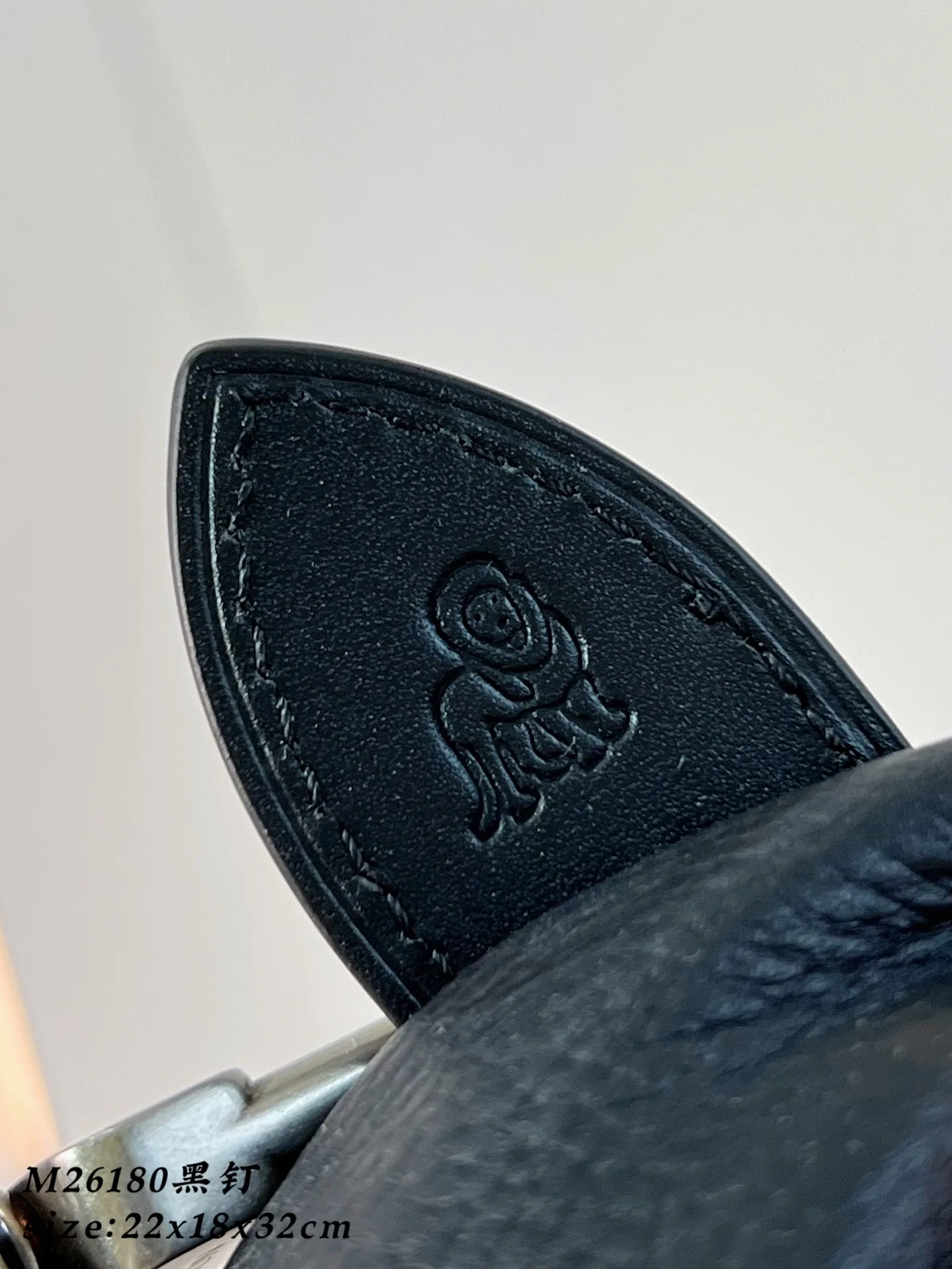 LV 27FW EJMGZXH 049 토트백 11