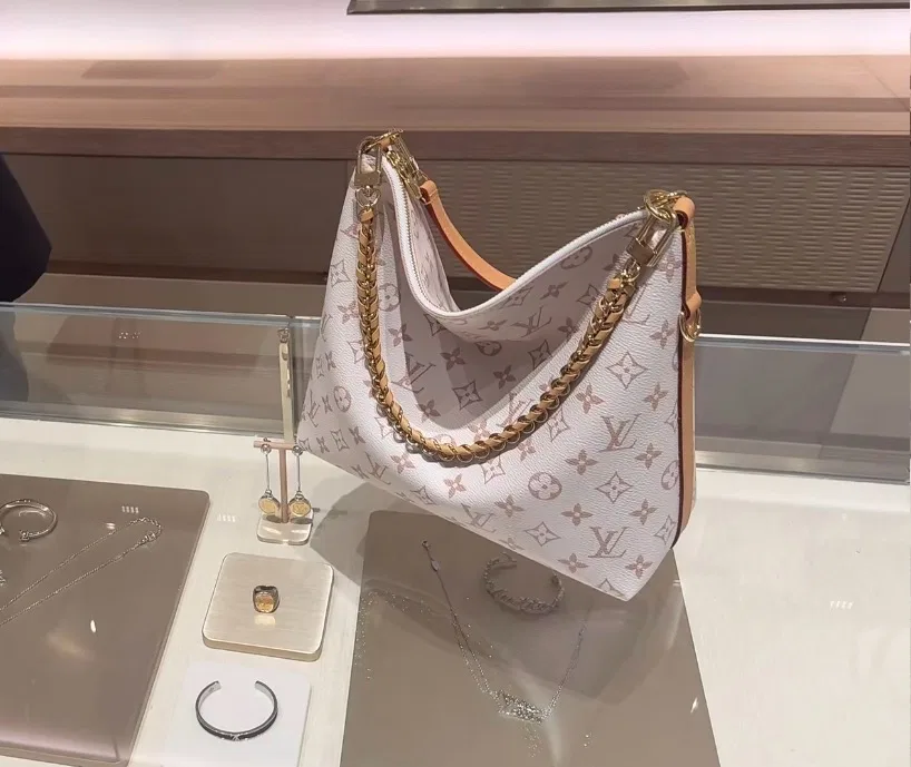 LV 27FW EJMGZXH 051 숄더백 11