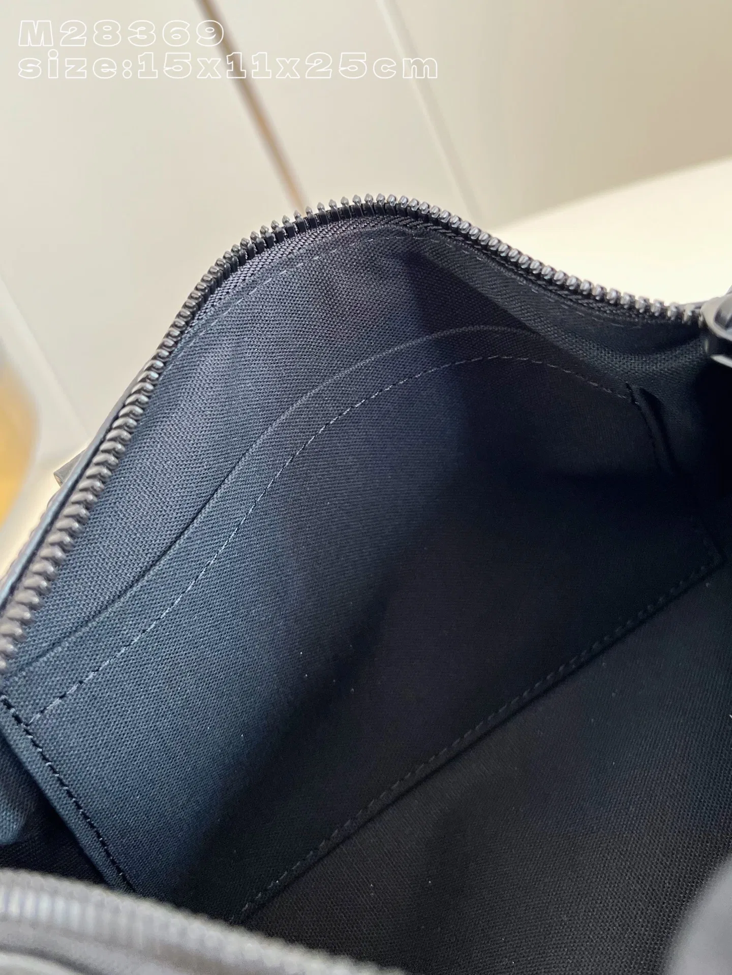 LV 27FW EJMGZXH 055 토트백 13