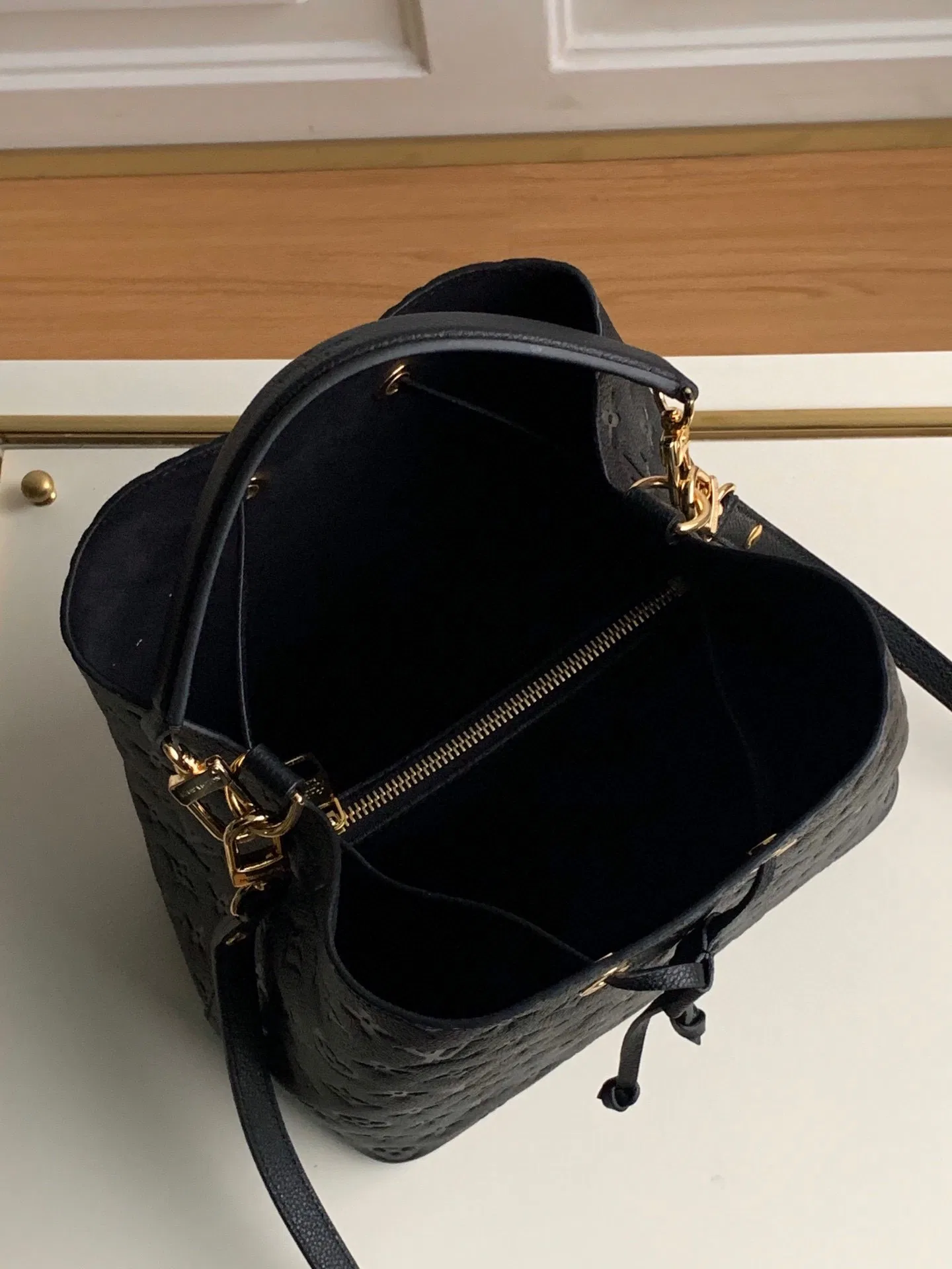LV 27FW EJMGZXH 065 버킷백 8