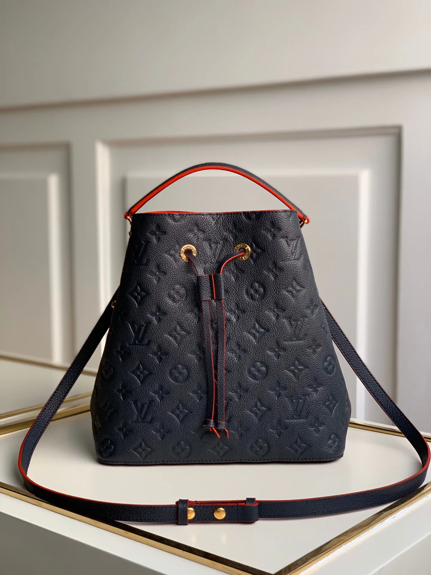 LV 27FW EJMGZXH 065 버킷백 9