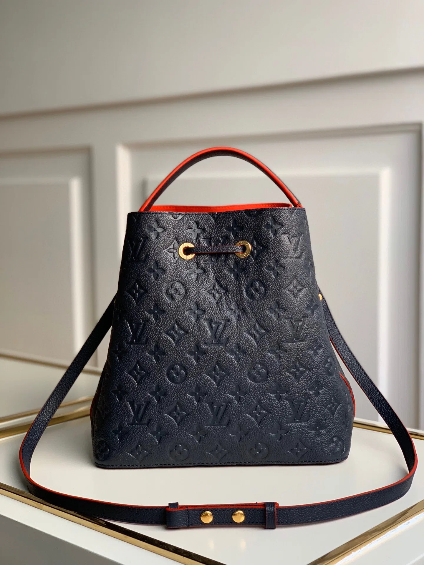 LV 27FW EJMGZXH 065 버킷백 10