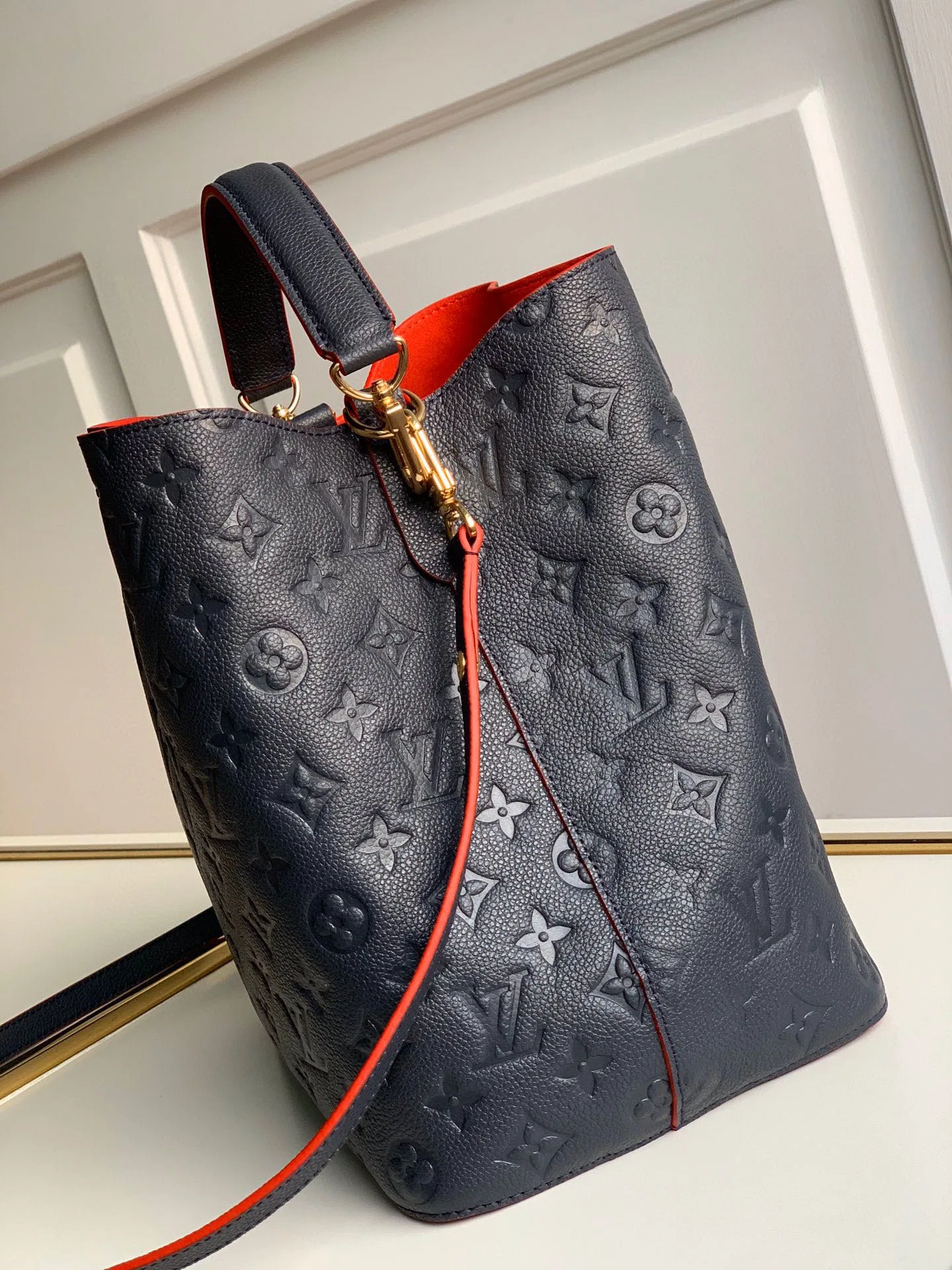 LV 27FW EJMGZXH 065 버킷백 11