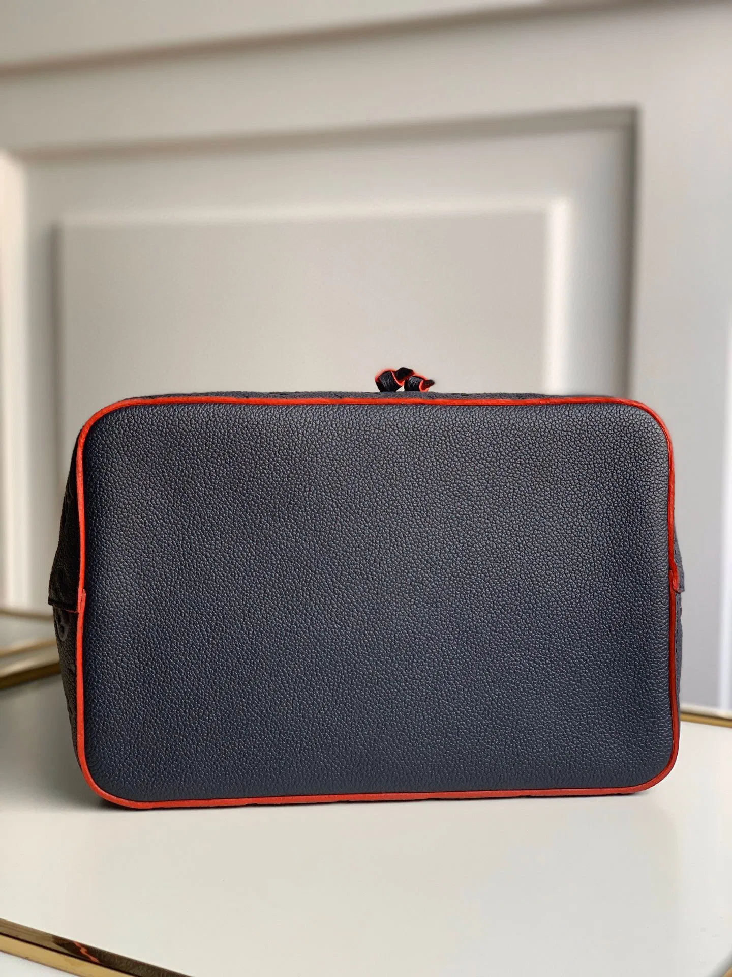 LV 27FW EJMGZXH 065 버킷백 12