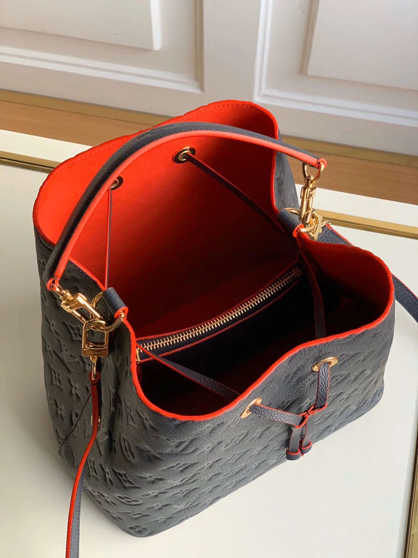 LV 27FW EJMGZXH 065 버킷백 16