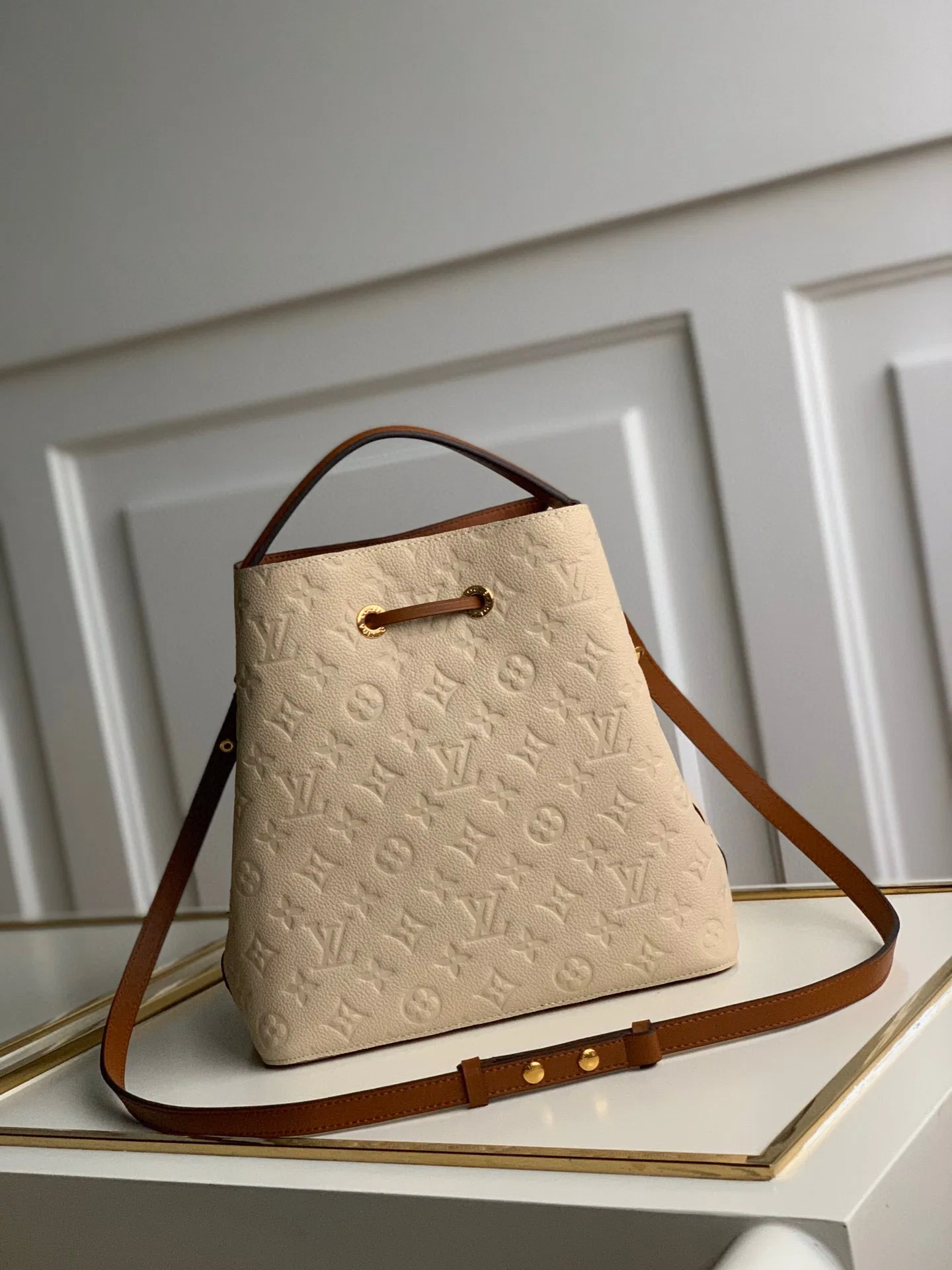 LV 27FW EJMGZXH 065 버킷백 18