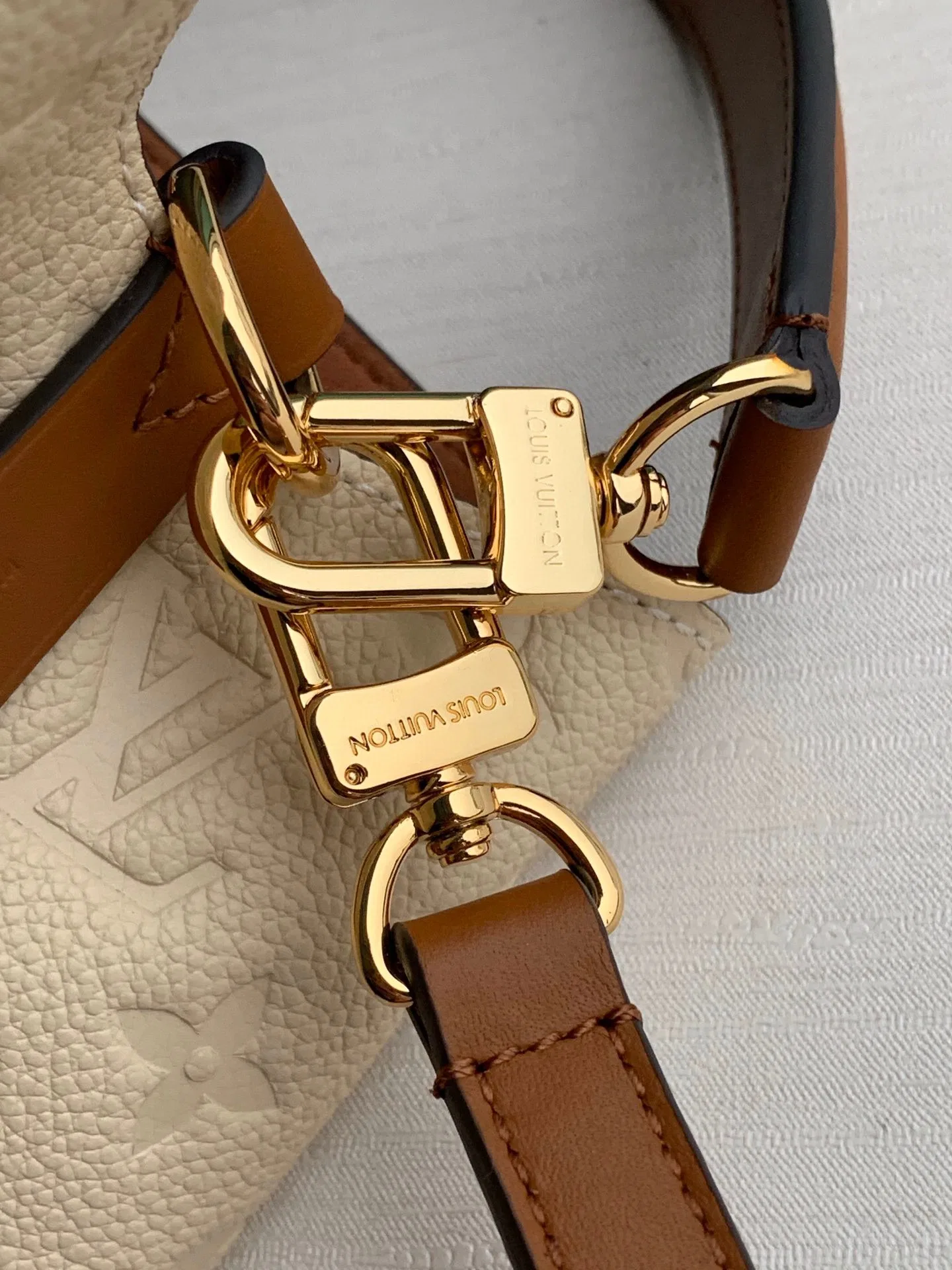 LV 27FW EJMGZXH 065 버킷백 21